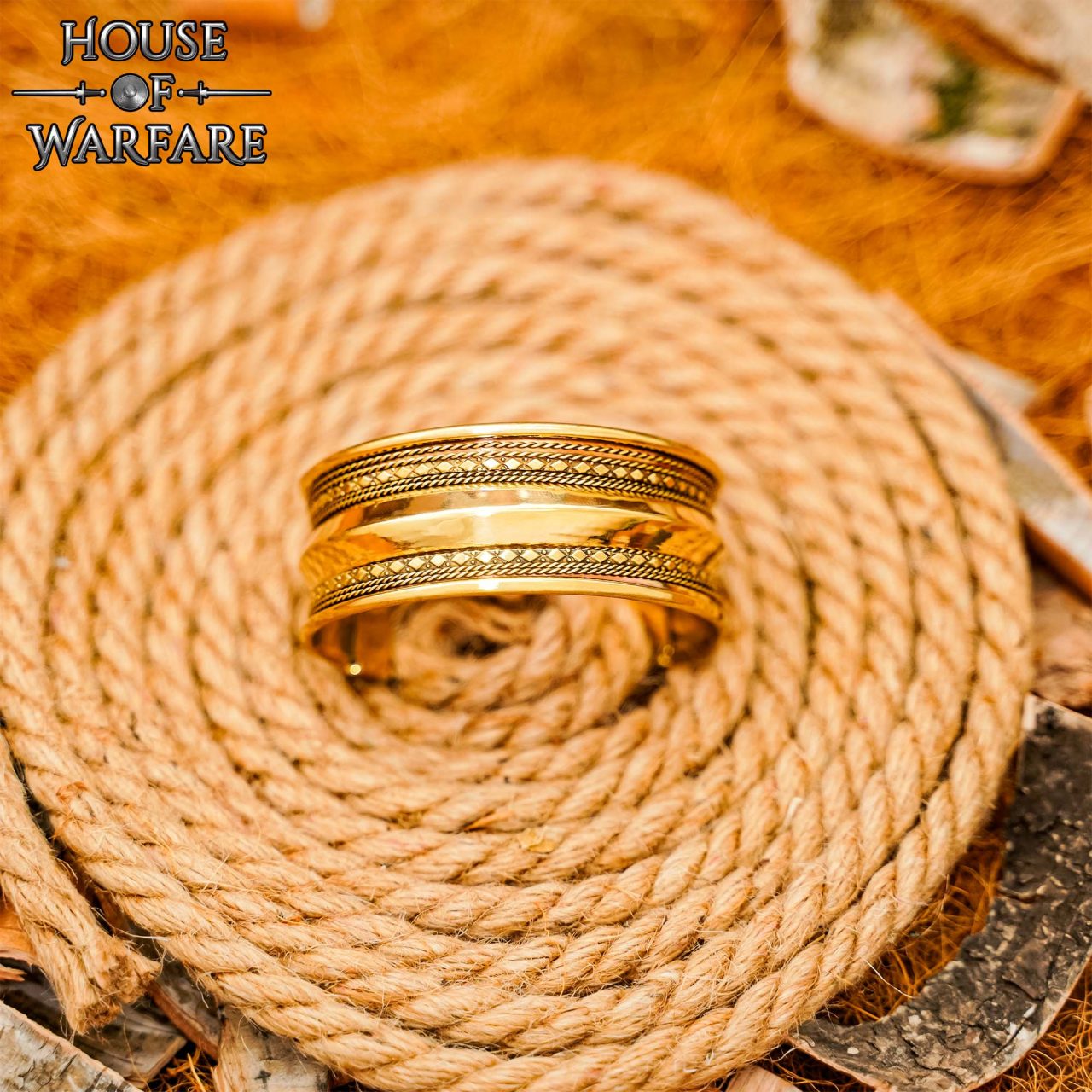 Pulsera Medieval de Latón - Brazalete Ancho Hecho a Mano con Bordes Decorativos Ornamentados - Imagen 11