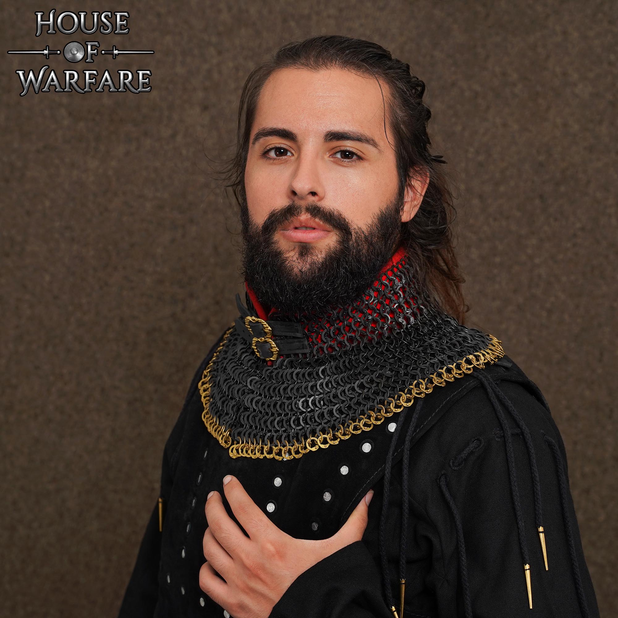 Cota de Malla Estándar "the Red Knight Gorget" - Anilla Plana Remachada de 9 Mm - Hebillas de Latón Macizo, Forro Acolchado, Resistente Forro Acolchado Rojo - Ideal para Combate en Escenarios y Recreaciones - Discontinued - Imagen 2