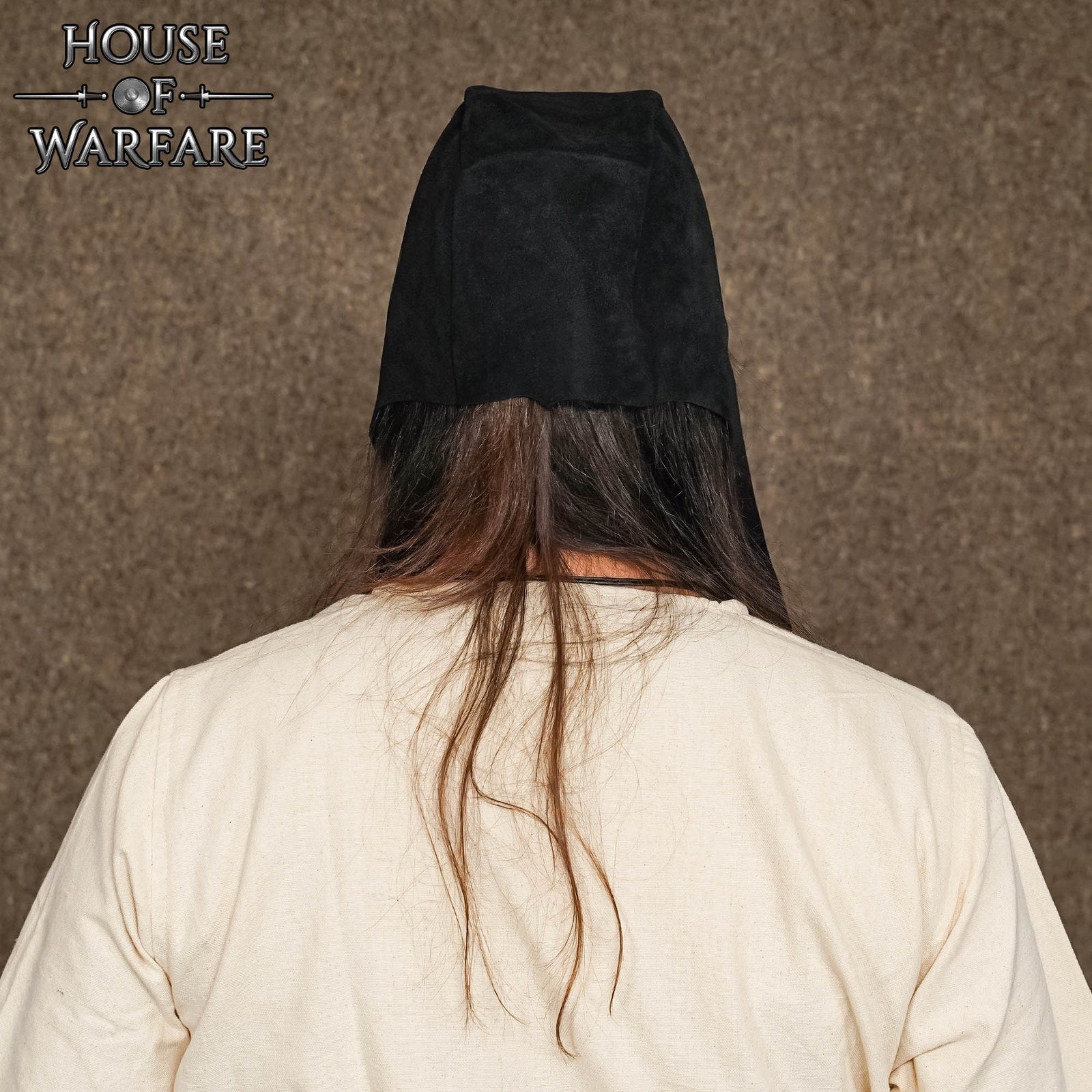 Imagen única de: Gorra Medieval Artesanal de Piel de Ante con Visera Cuadrada