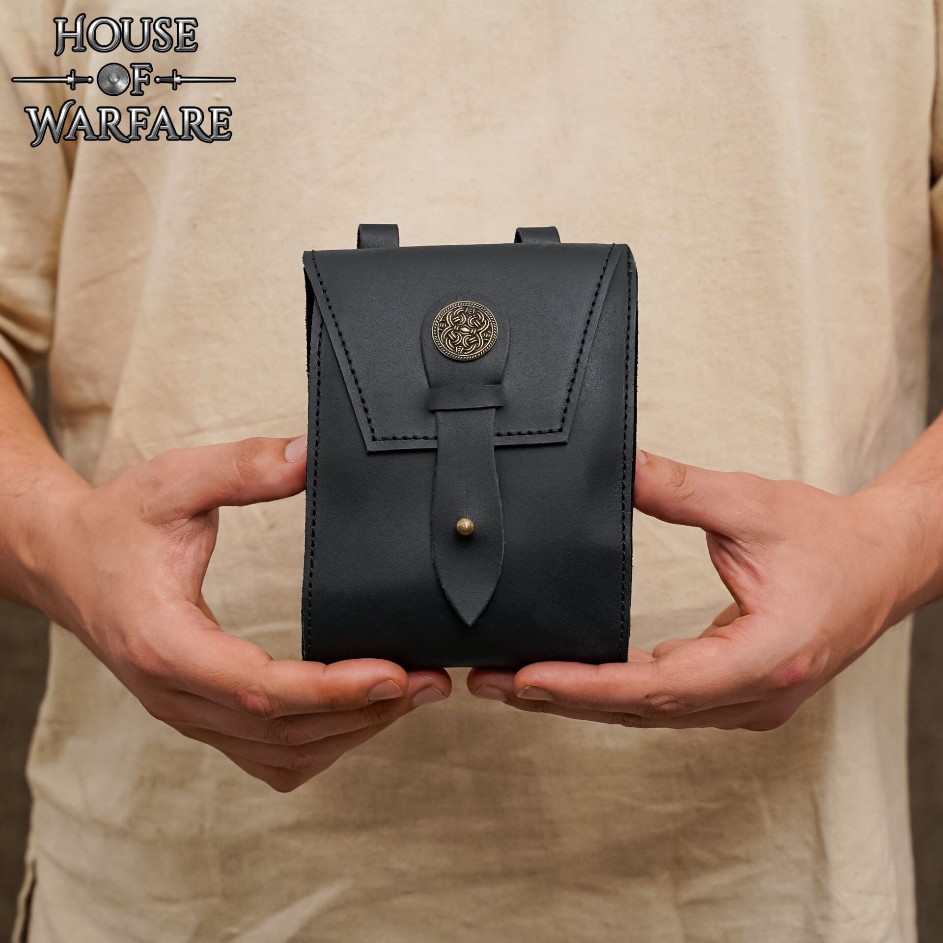 Imagen única de: Riñonera Medieval de Cuero con Botón de Latón - Riñonera Negra para Larp y Kit Renacentista