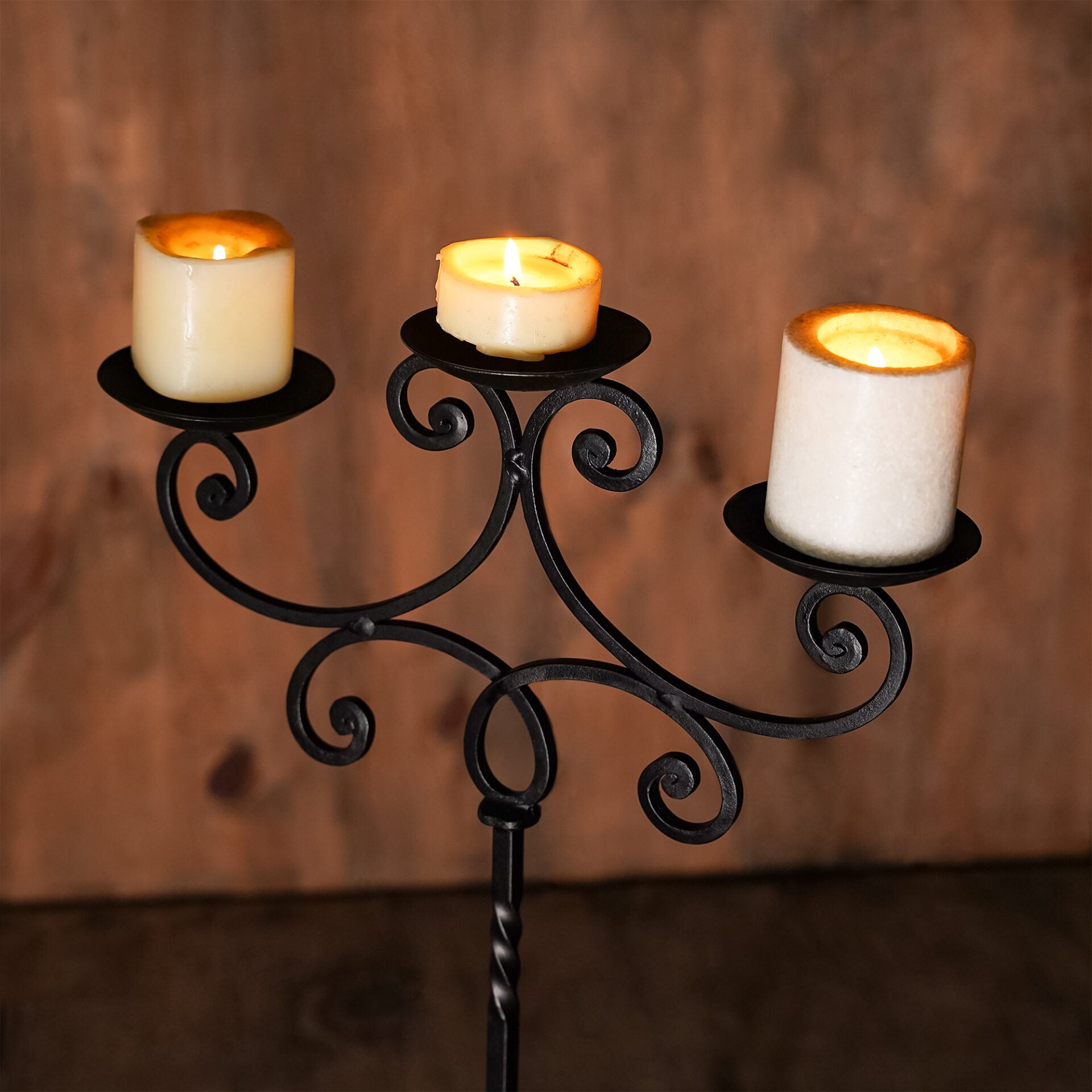 Imagen única de: Candelabro Grande Forjado a Mano The Vintage Castle