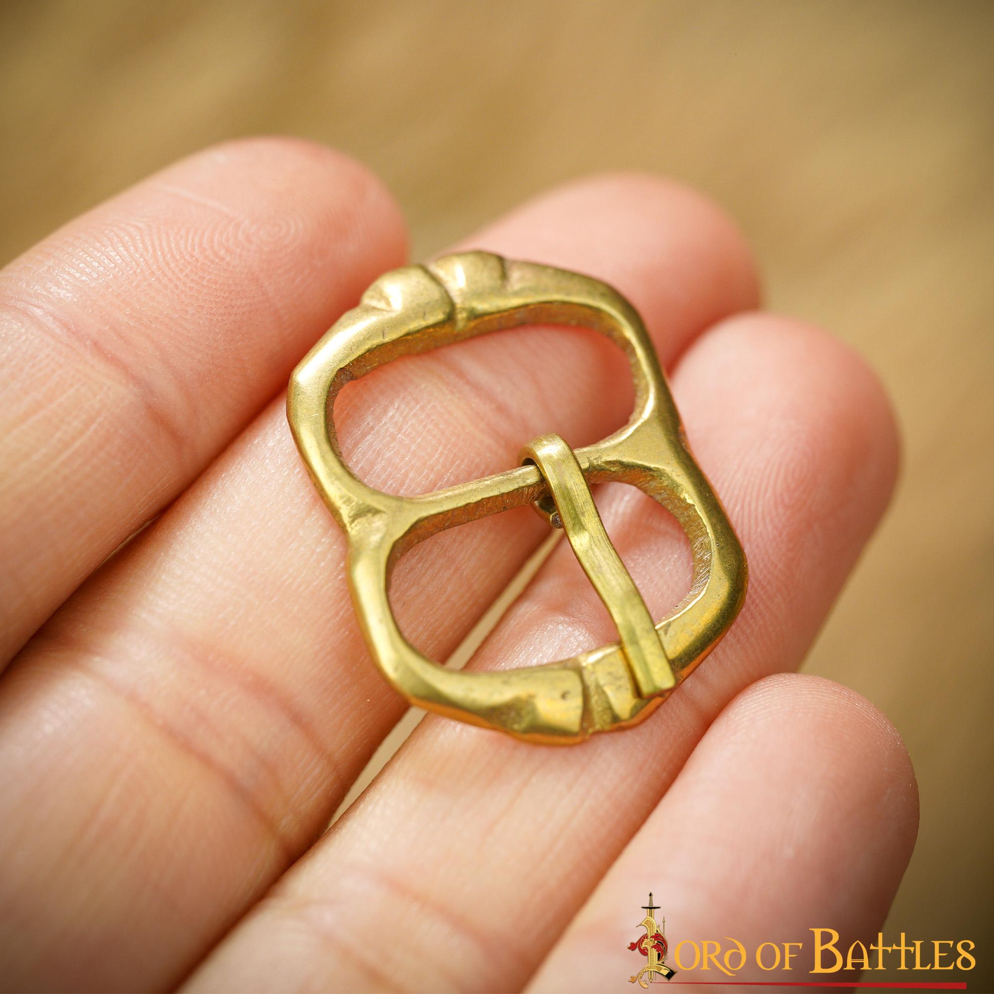 Imagen única de: Juego de 5 Hebillas Medievales de Latón para Cinturón - Pequeños Cierres de Correa Decorativos para Ropa Histórica y Marroquinería
