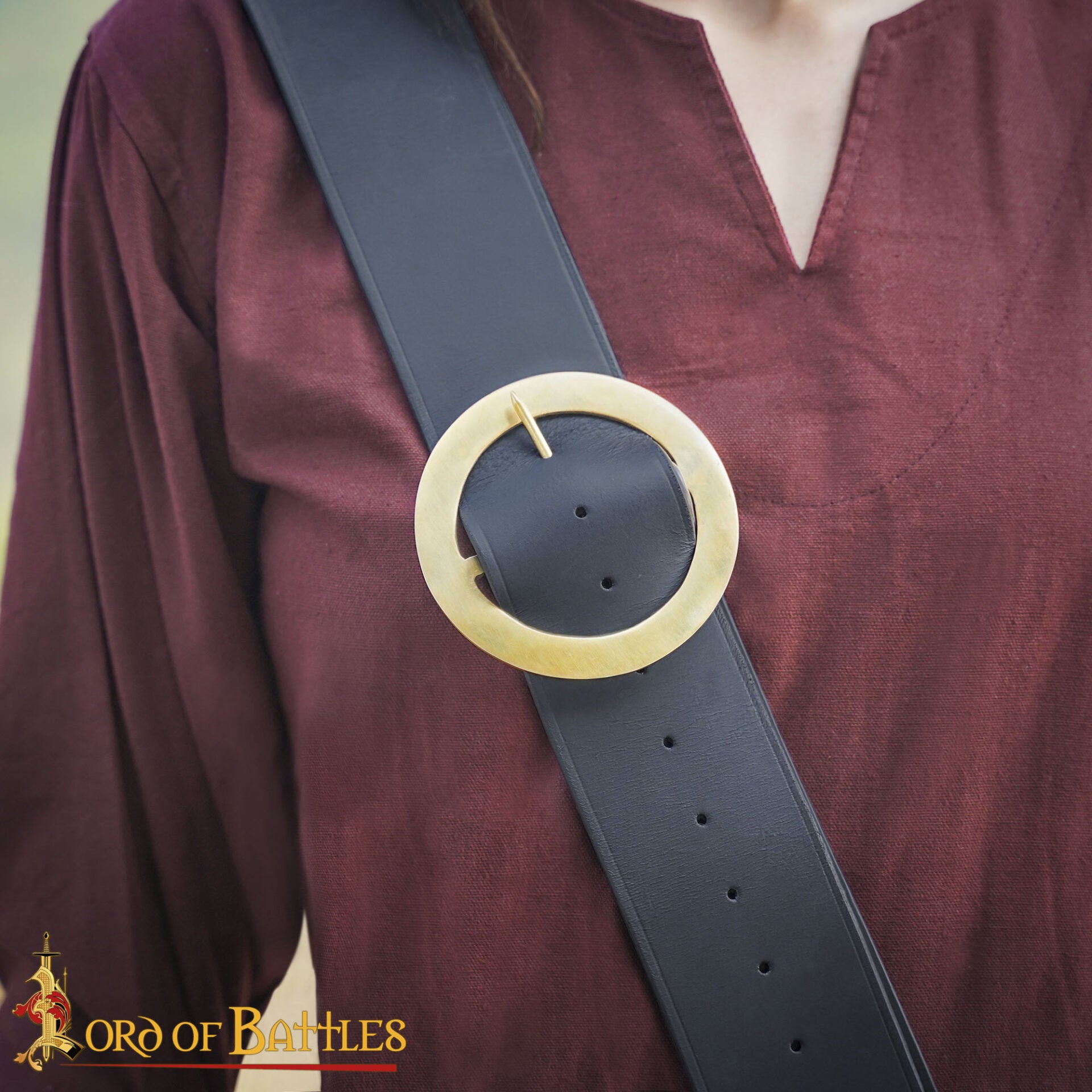 Imagen única de: Hebilla Medieval Redonda de Latón Macizo 9,5 Cm