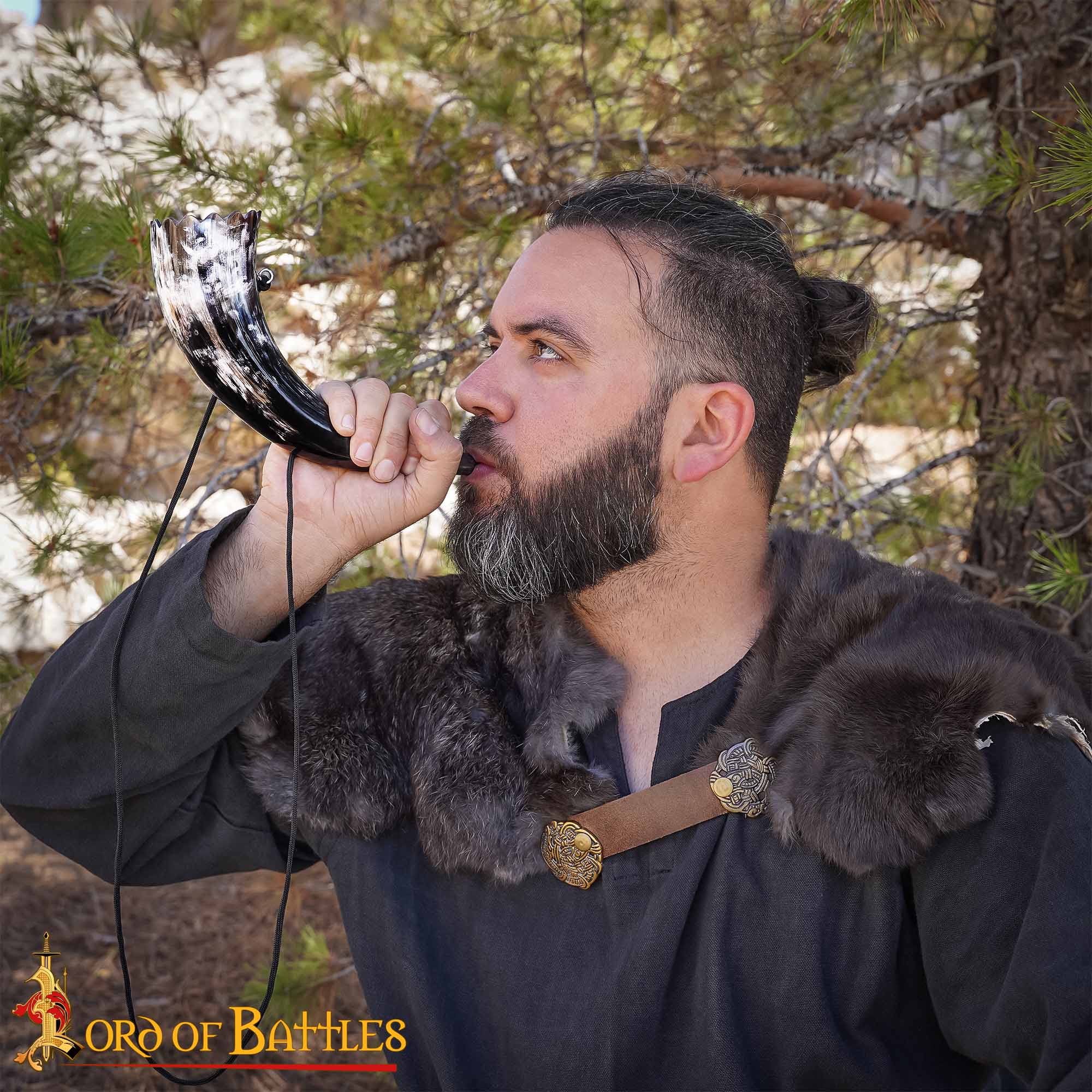 Imagen única de: Cuerno Soplador Vikingo Hecho a Mano - Cuerno de Buey Pulido para Caza y Señales con Cuerda de Transporte