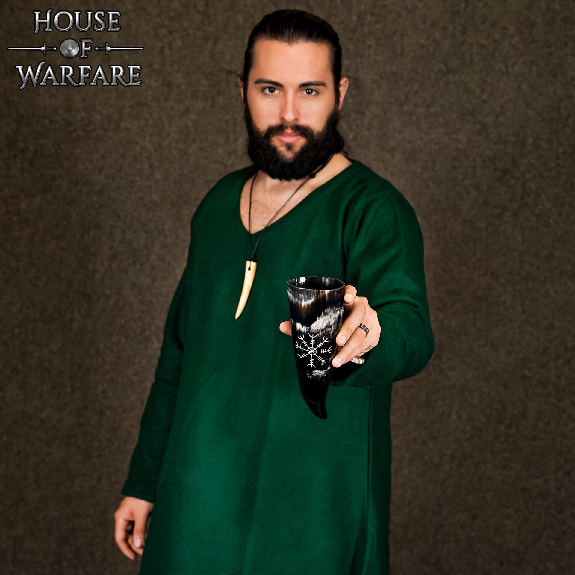 Imagen única de: Cuerno para Beber Vikingo con Diseño Helm Of Awe (200-300ml)