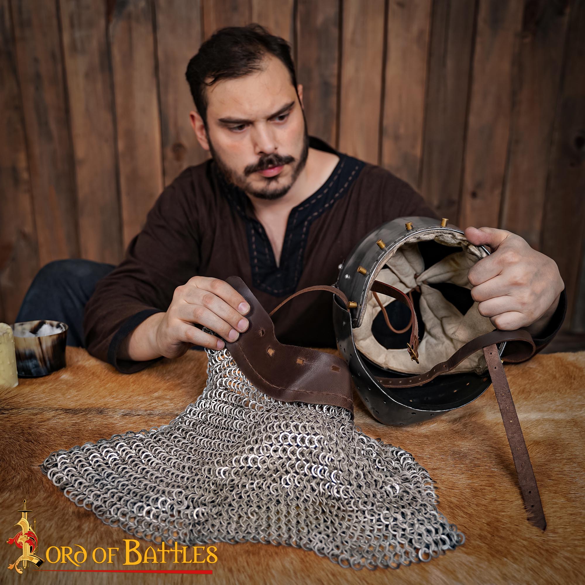 Imagen única de: Aventail Medieval - Anillos Planos de Acero Suave, Redondos Remachados con Banda de Cuero Natural | 9mm 17g