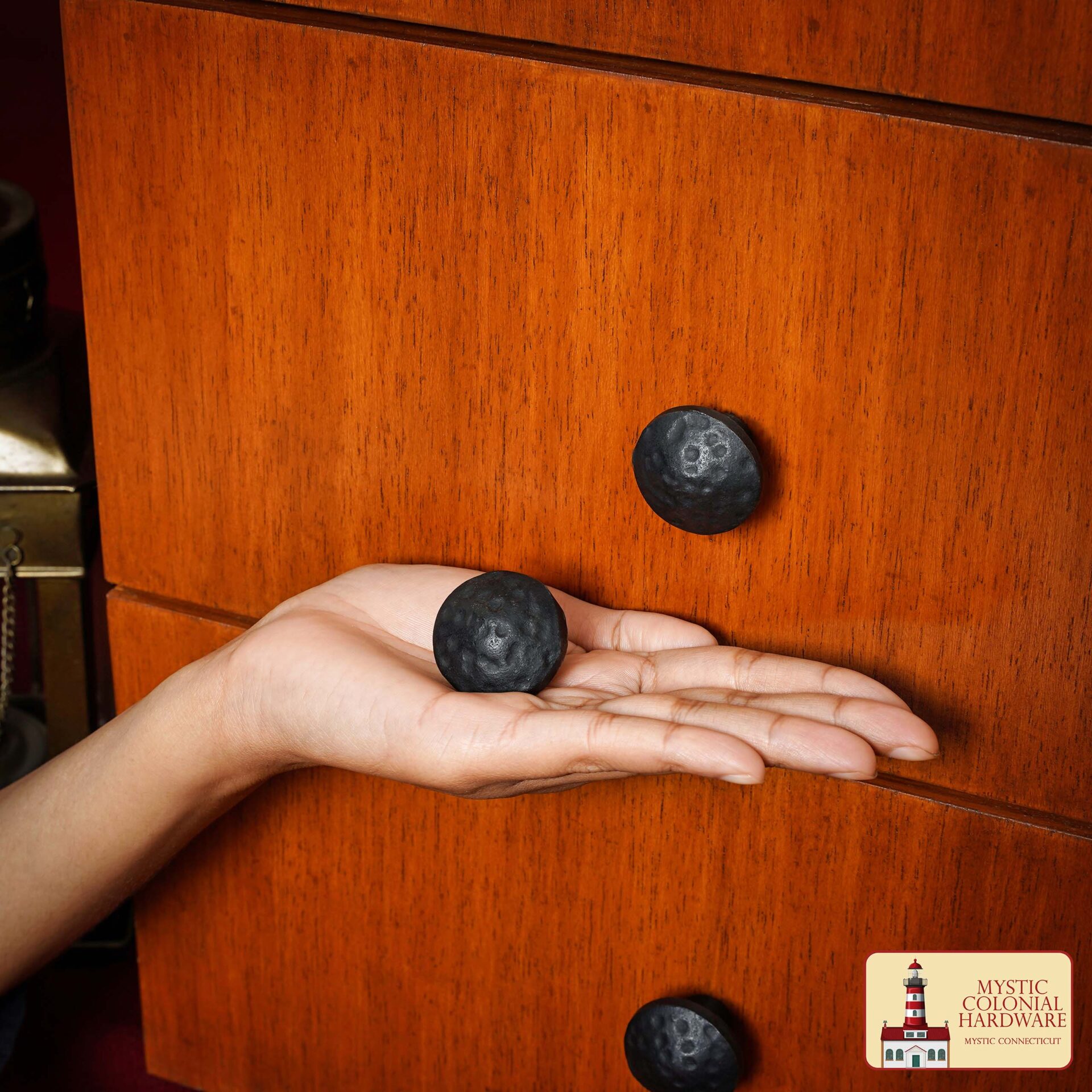 Imagen única de: Pomo Cuadrado de Hierro Forjado a Mano - 1 1/4 Pulgadas de Diámetro
