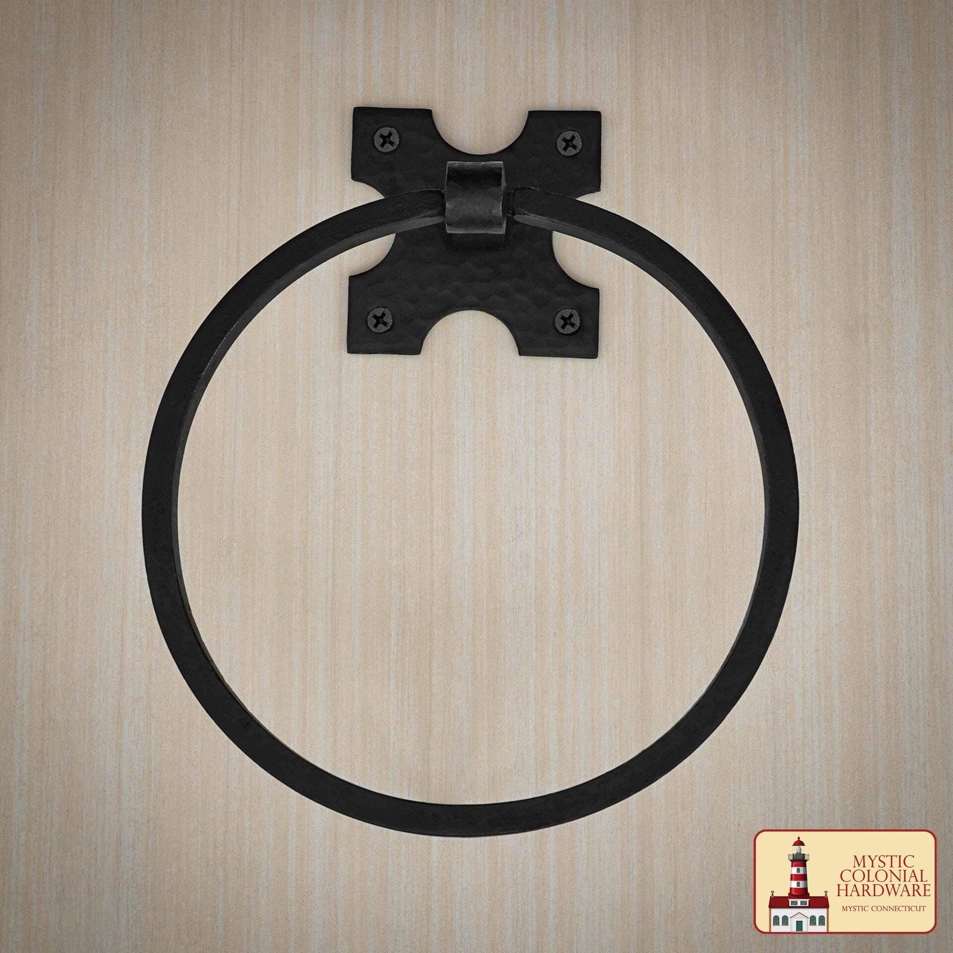 Imagen única de: Toallero de Pared Rústico Forjado a Mano: Ideal para Cuartos de Baño y Cocinas Victorianos, Coloniales, Retro, Steampunk, Góticos, Barrocos y Medievales, 15,9 Cm