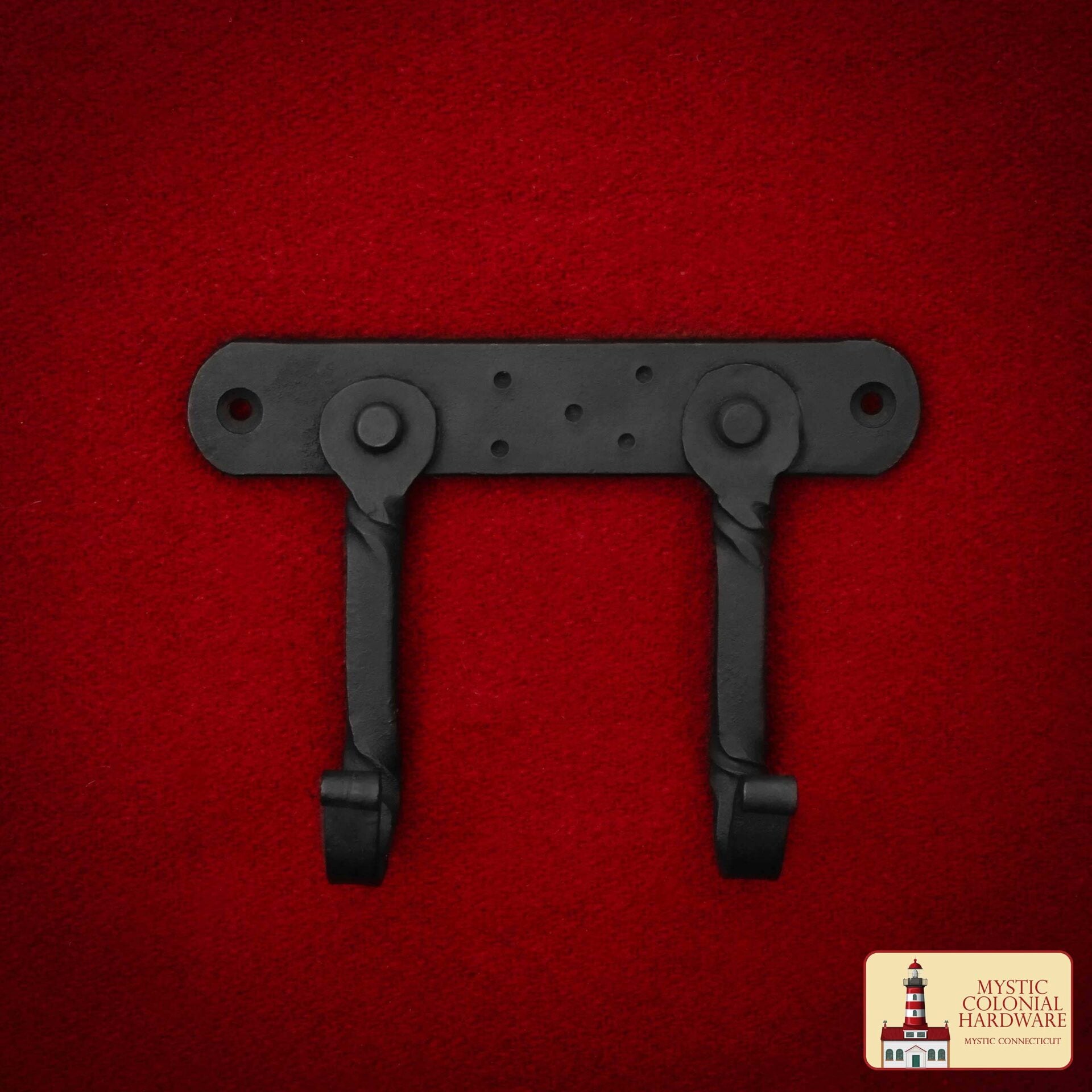 Imagen única de: Gancho de Pared Rústico Forjado a Mano con Dos Colgadores: Ideal para Ambientes Victorianos, Coloniales, Retro, Steampunk, Góticos y Barrocos (14.9x10.9cm)