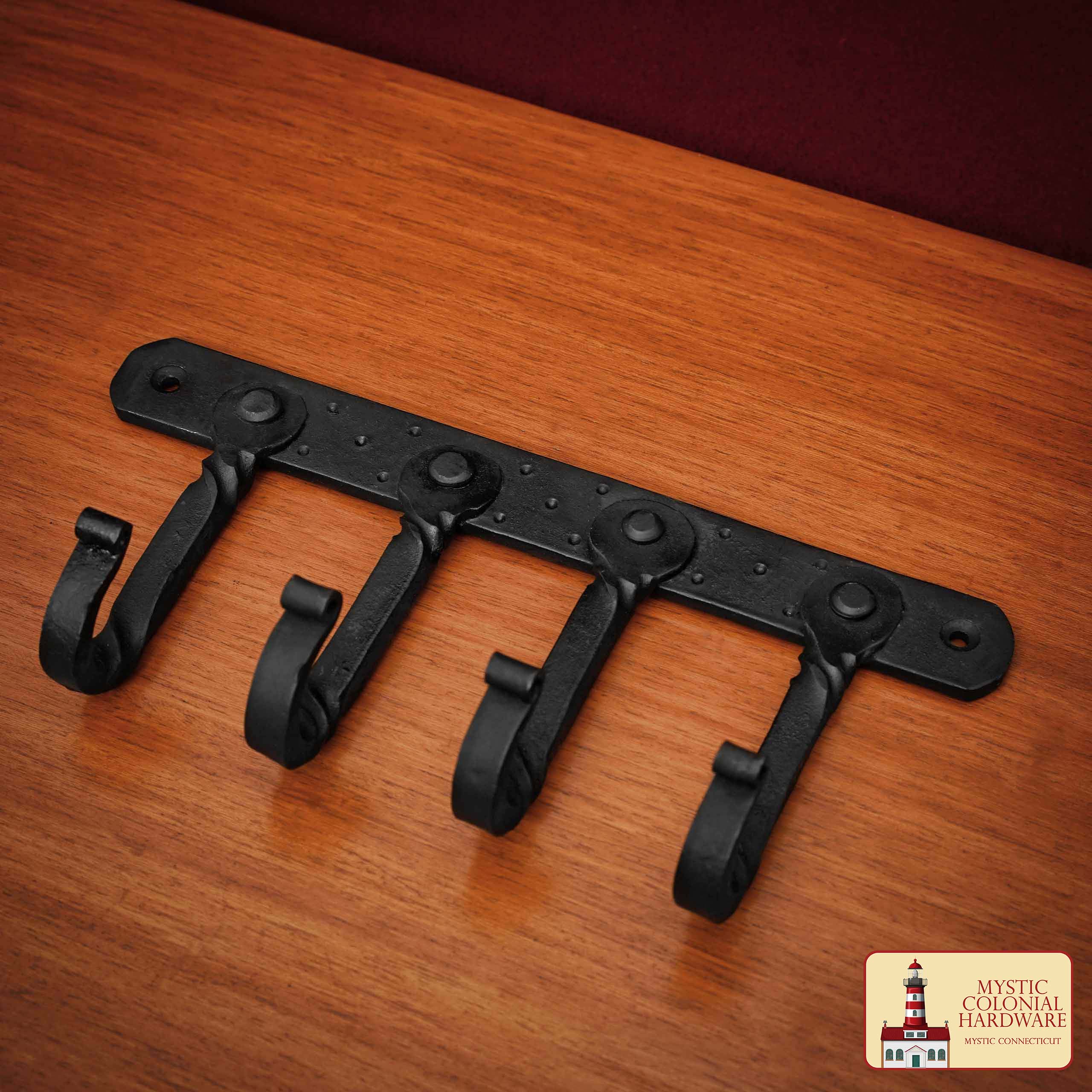 Imagen única de: Mystic Colonial Hardware Rústico de Hierro Fundido Ganchos de Pared - Pesado Aceite Ennegrecido Utilidad Estante para Abrigos, Bolsos, Toallas, Batas y Sombreros