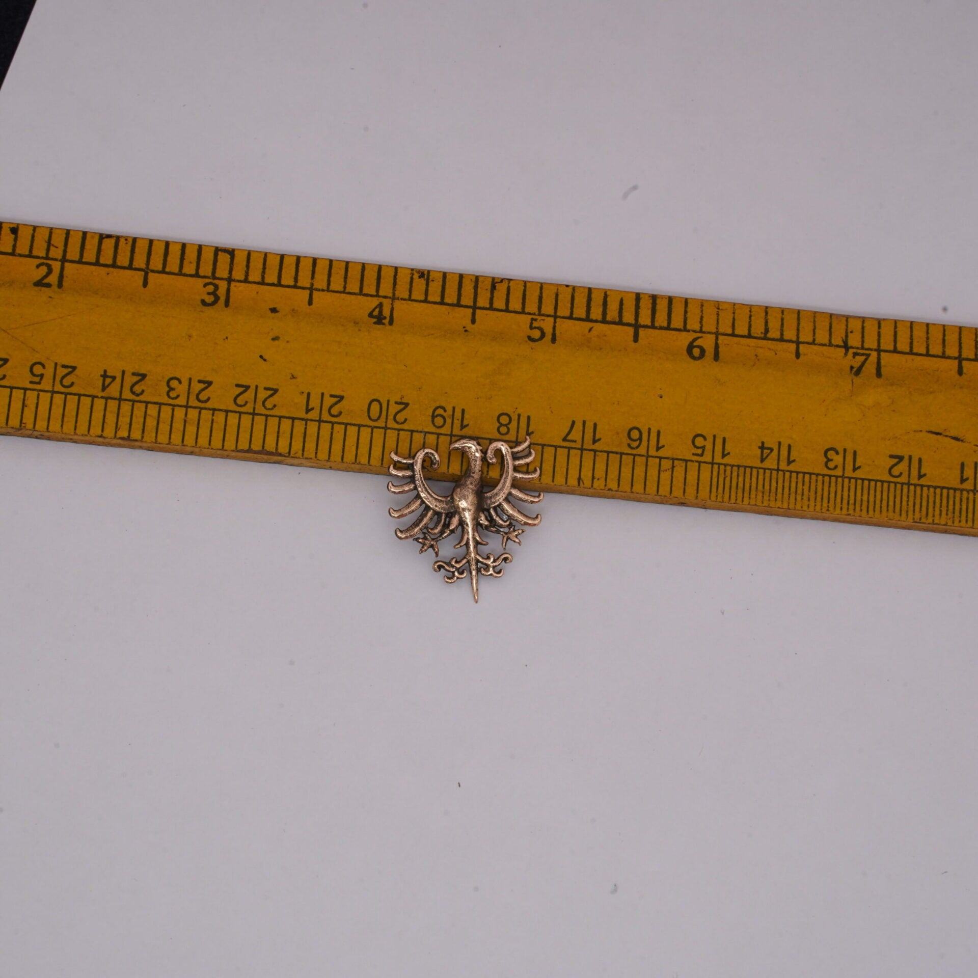 Imagen única de: Alfiler de Bronce Antiguo con Insignia de Águila Heráldica - Insignia de Bronce Macizo con Montura de Estilo Medieval