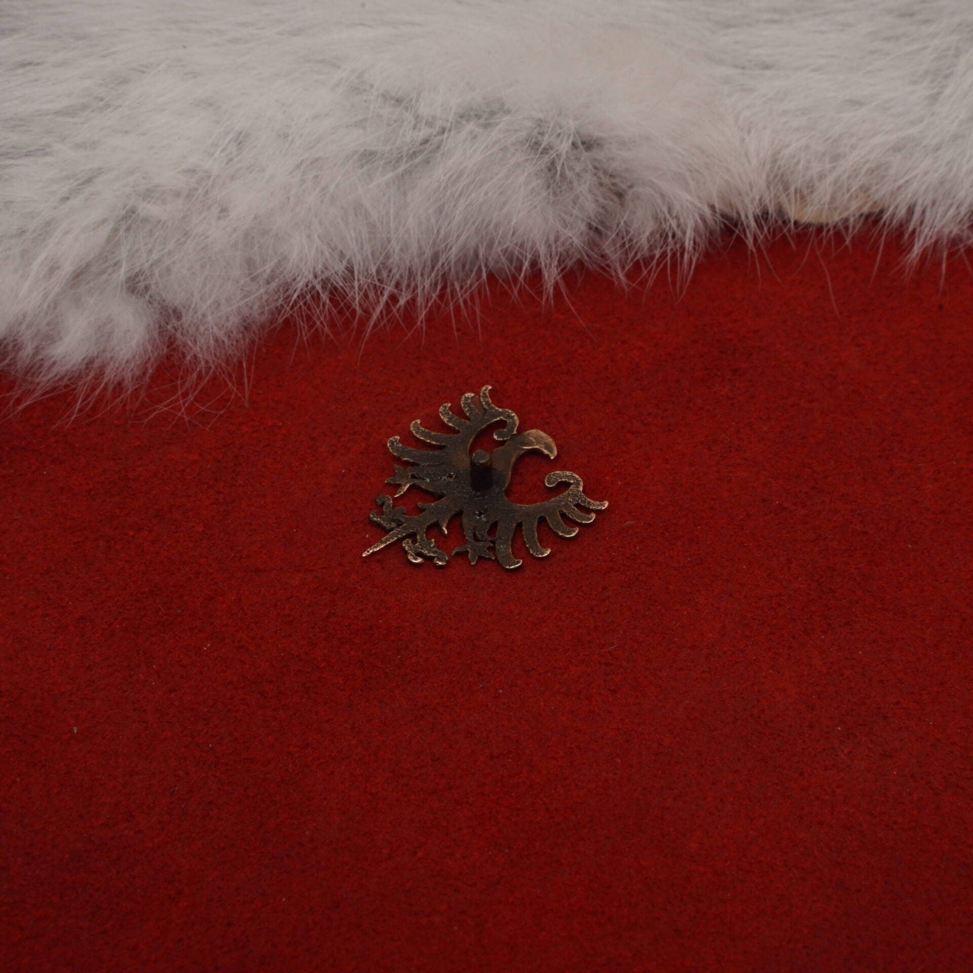 Imagen única de: Alfiler de Bronce Antiguo con Insignia de Águila Heráldica - Insignia de Bronce Macizo con Montura de Estilo Medieval