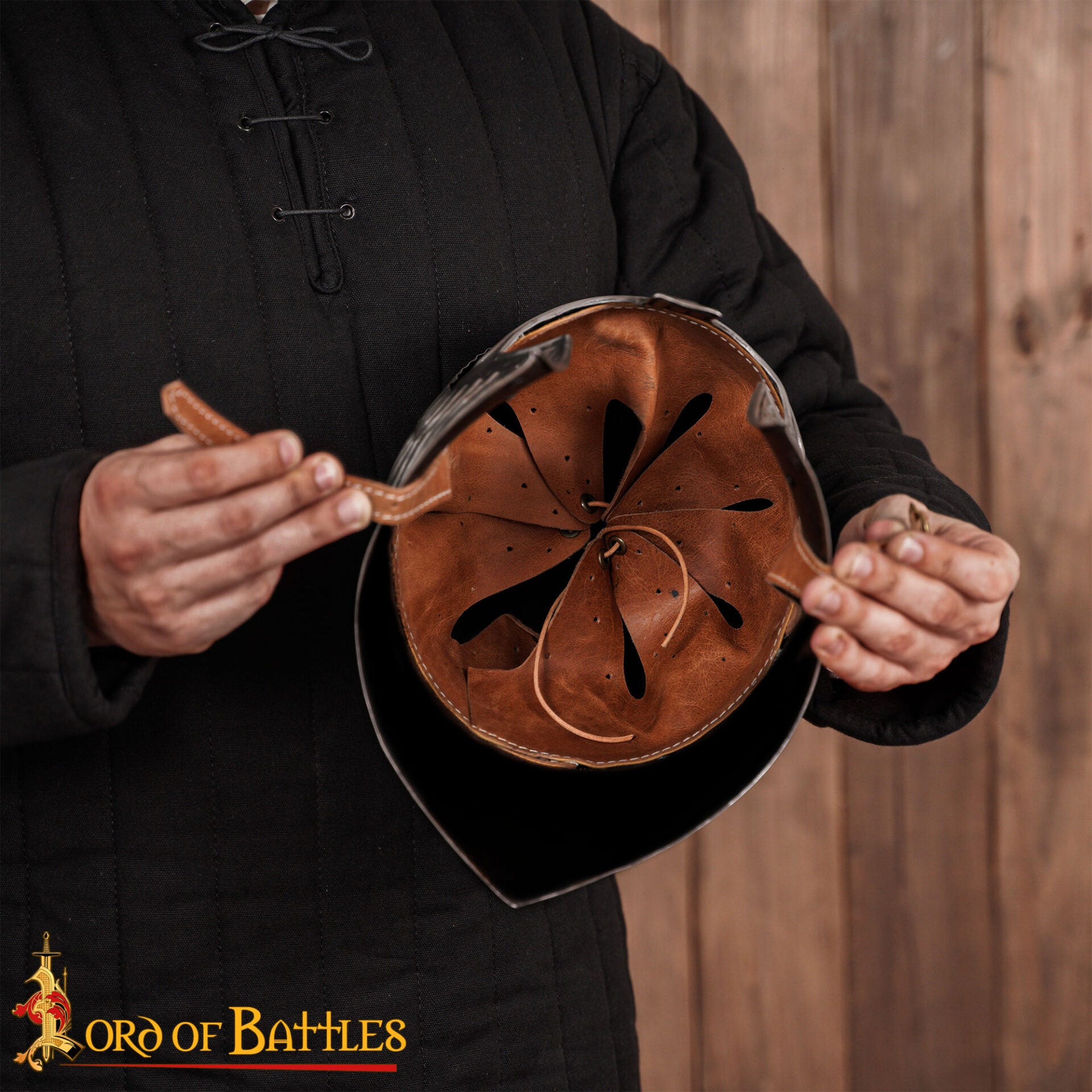 Imagen única de: Gondorian Casco Medieval de Acero con Forro de Cuero - Calibre 18 Acabado Antiguo - Fantasía Lotr Gondor Replica - Coleccionable Armadura Casco para Larp, y la Pantalla