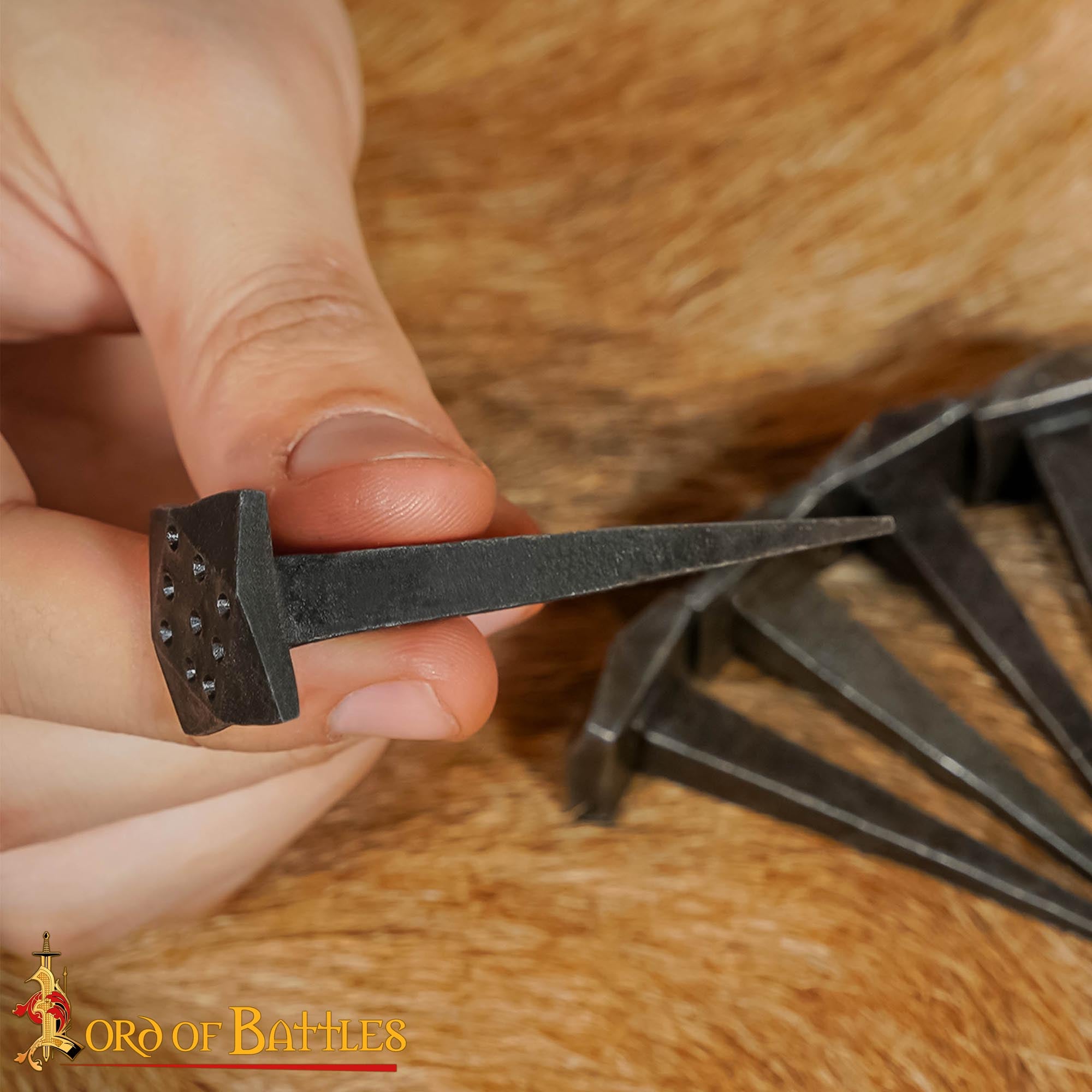 Clavos de Hierro Forjados a Mano, Juego de 10 Accesorios Rústicos con Acabado de Herrería Totalmente Funcionales - Imagen 1