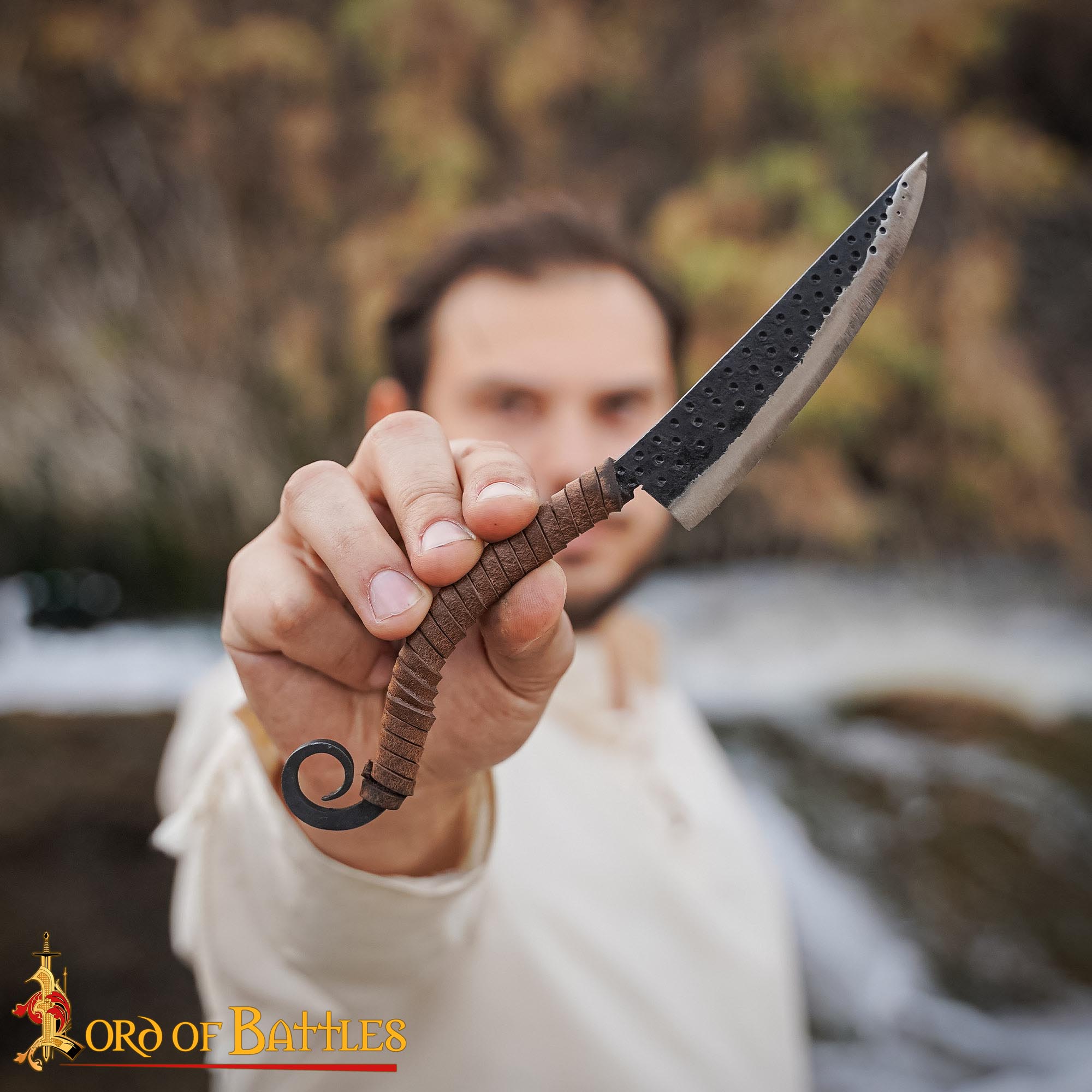 Cuchillo Forjado a Mano con Mango de Cuero y Punta de Marquetería - Imagen 7