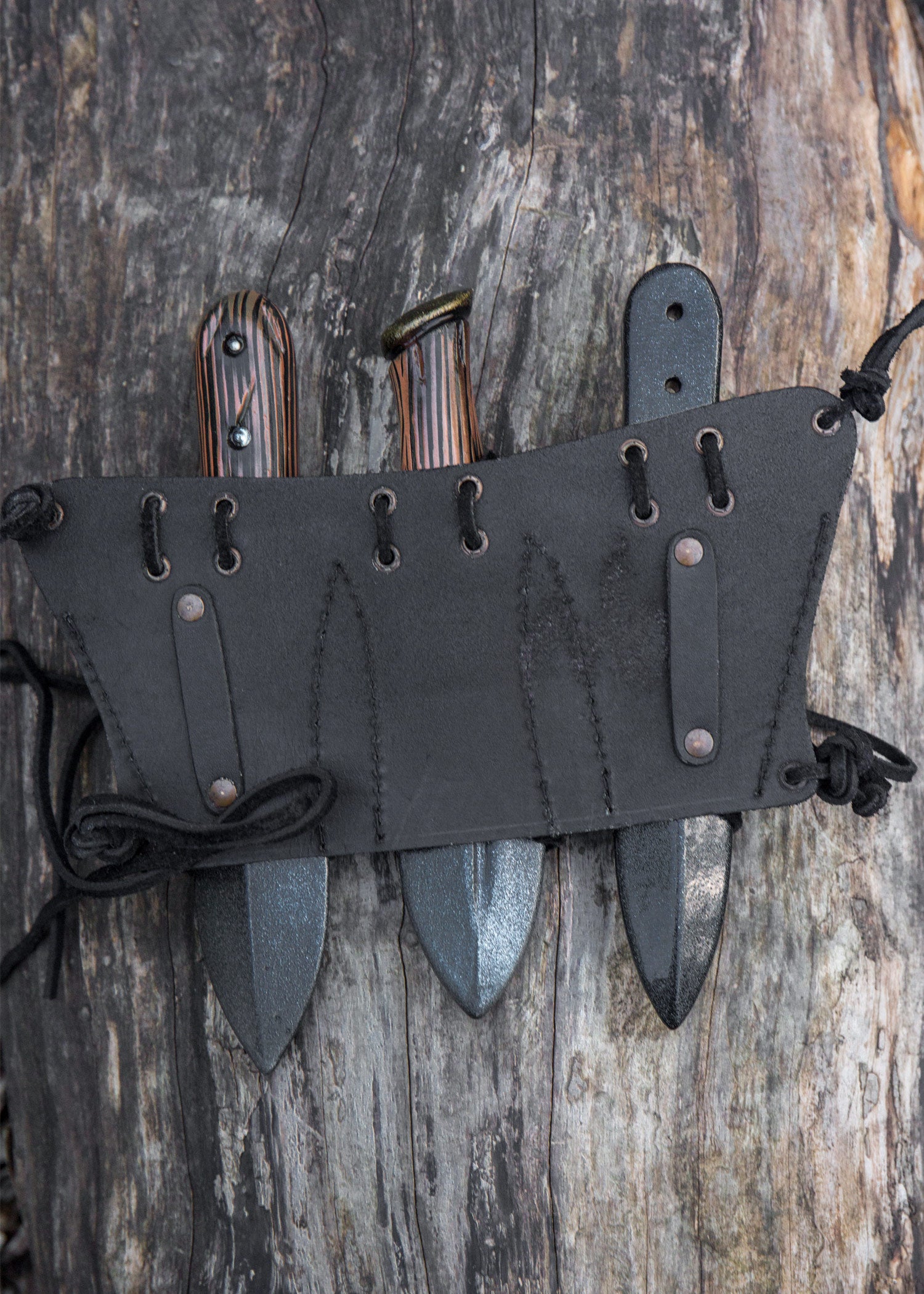 Imagen única de: Porta Cinturón De Cuero Para 3 Cuchillos Arrojadizos