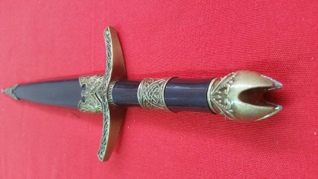 Imagen de Daga Espada Rey Brujo Señor De Los Anillos S0145 parte de nuestra colección en Tienda Medieval, sitio oficial.