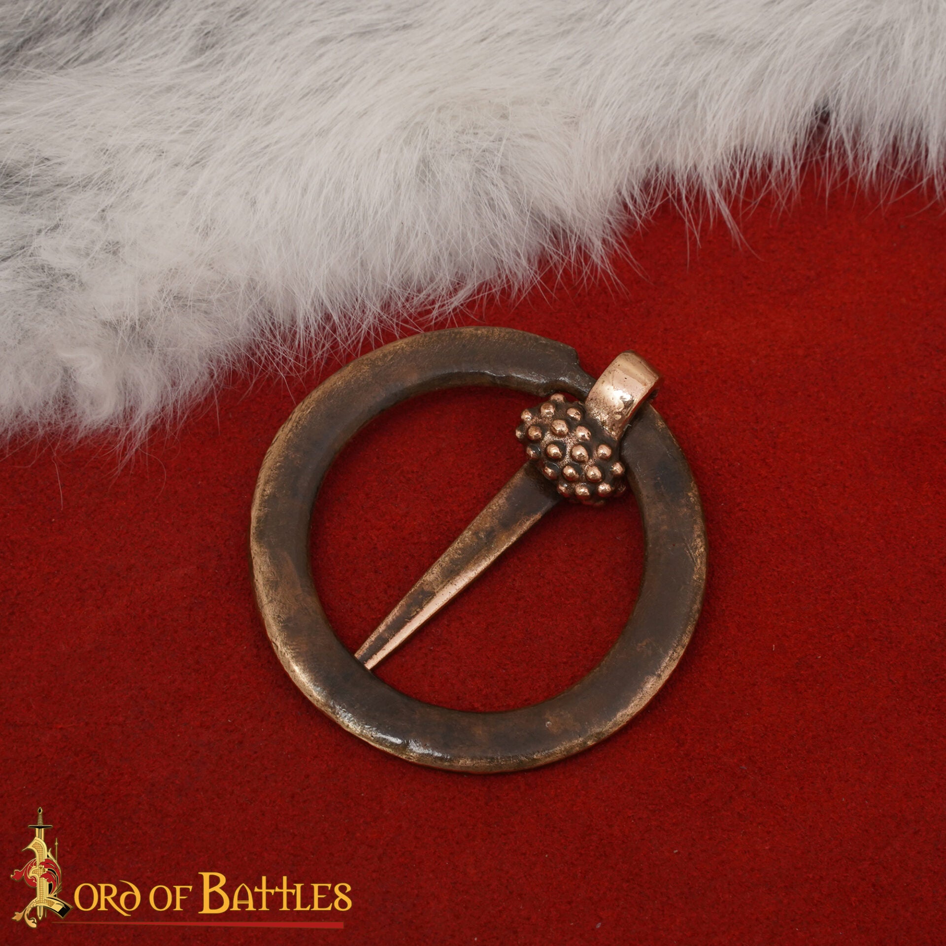Imagen única de: Broche Medieval de Bronce con Anillo Fundido a la Cera Perdida Diseño Inscrito