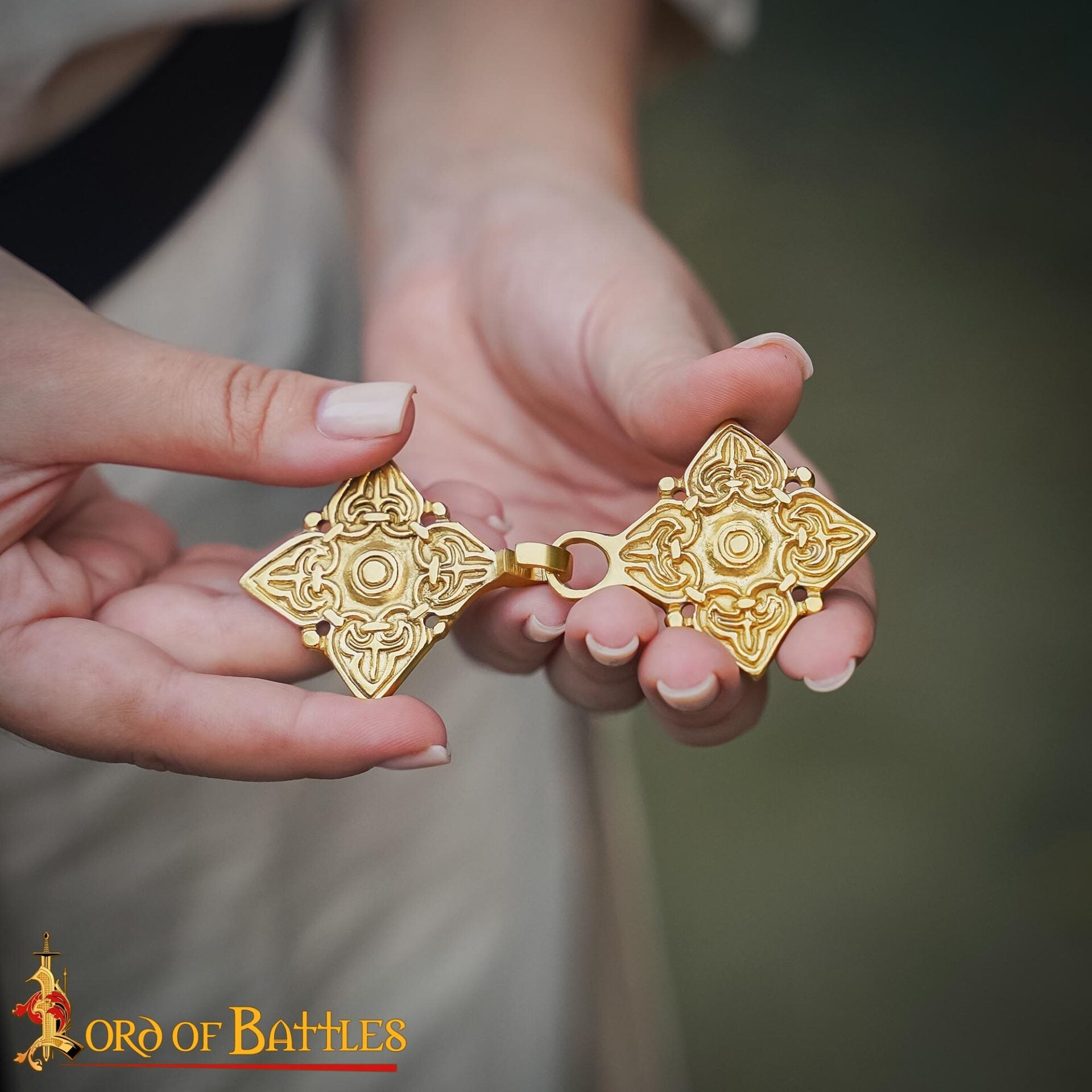 Imagen única de: Broche de Latón Fundido para Caftán o Capa Vikinga / Rusa Histórica