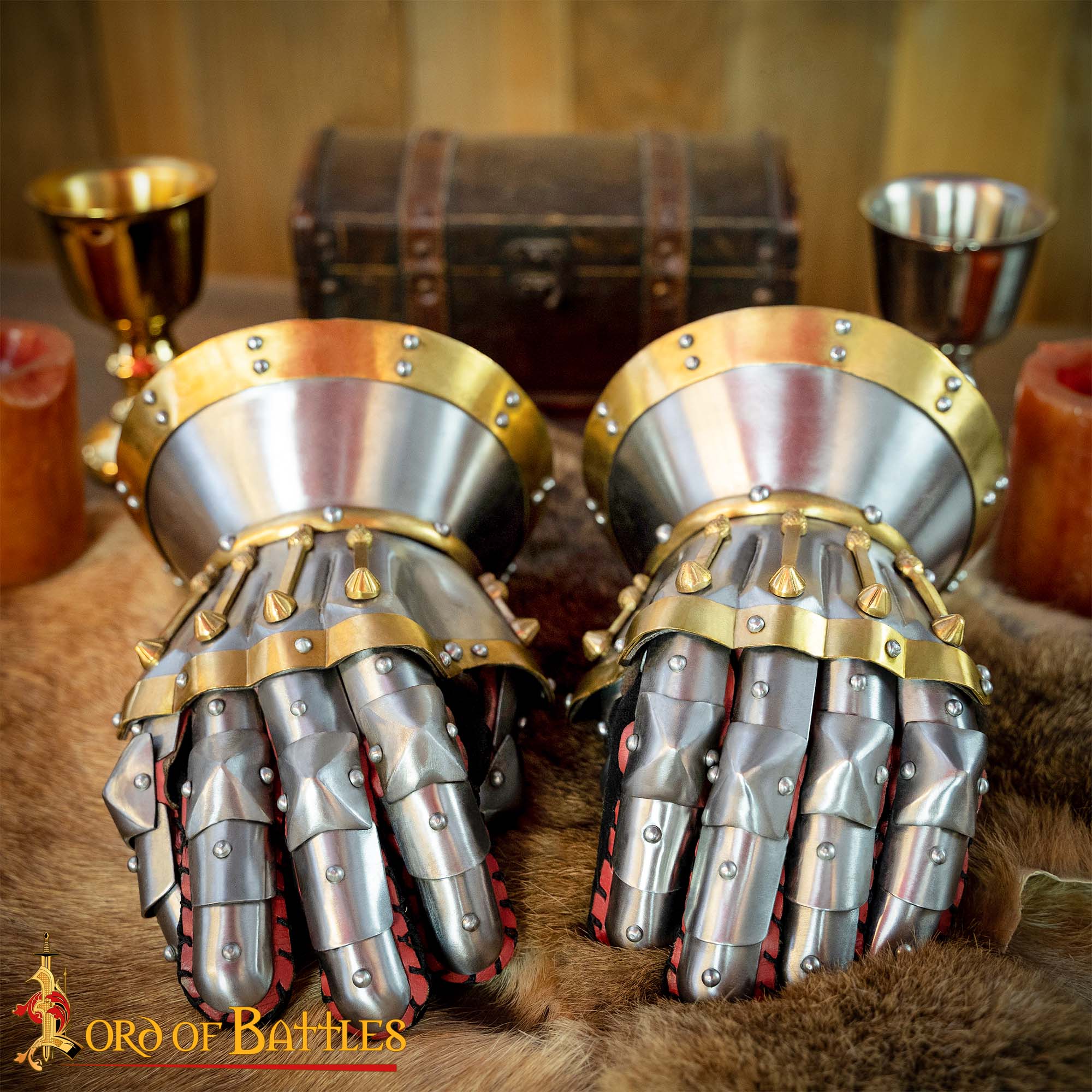 Imagen única de: Guanteletes de Reloj de Arena del Siglo Xv - Acero Pulido de Calibre 16 con Guantes de Cuero Integrados y Detalles de Latón