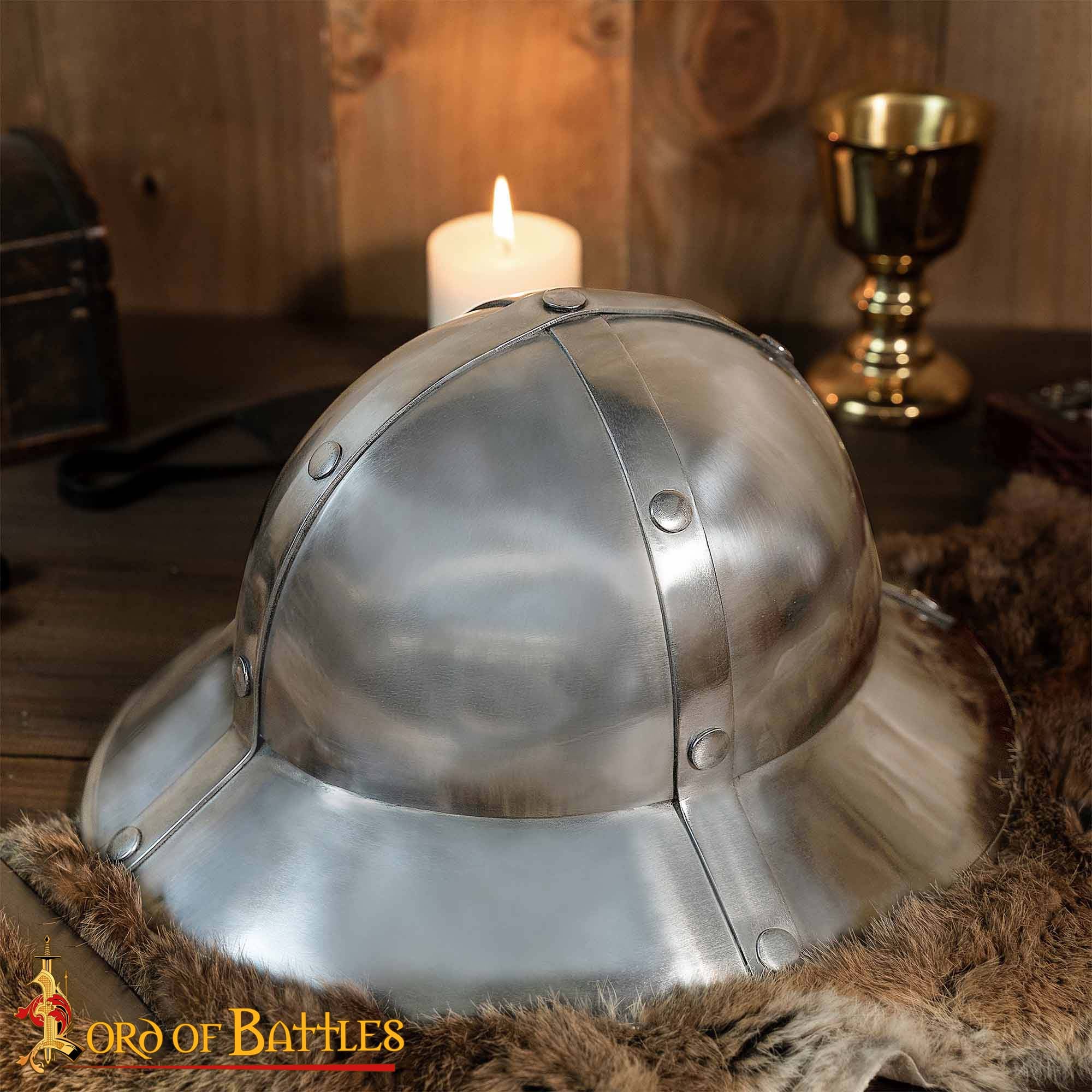 Imagen única de: Casco de Infantería del Siglo Xiii-xiv con Forro de Cuero Calibre 16