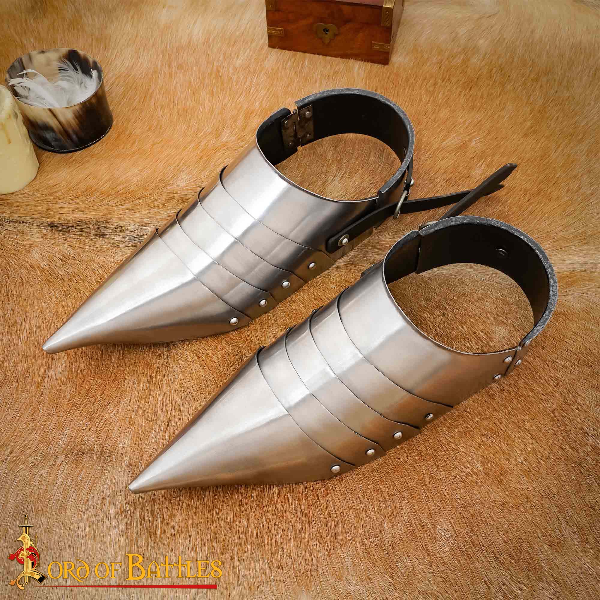 Imagen única de: Armadura de Pie de Caballero Sabatón de los Siglos Xiv a Xv