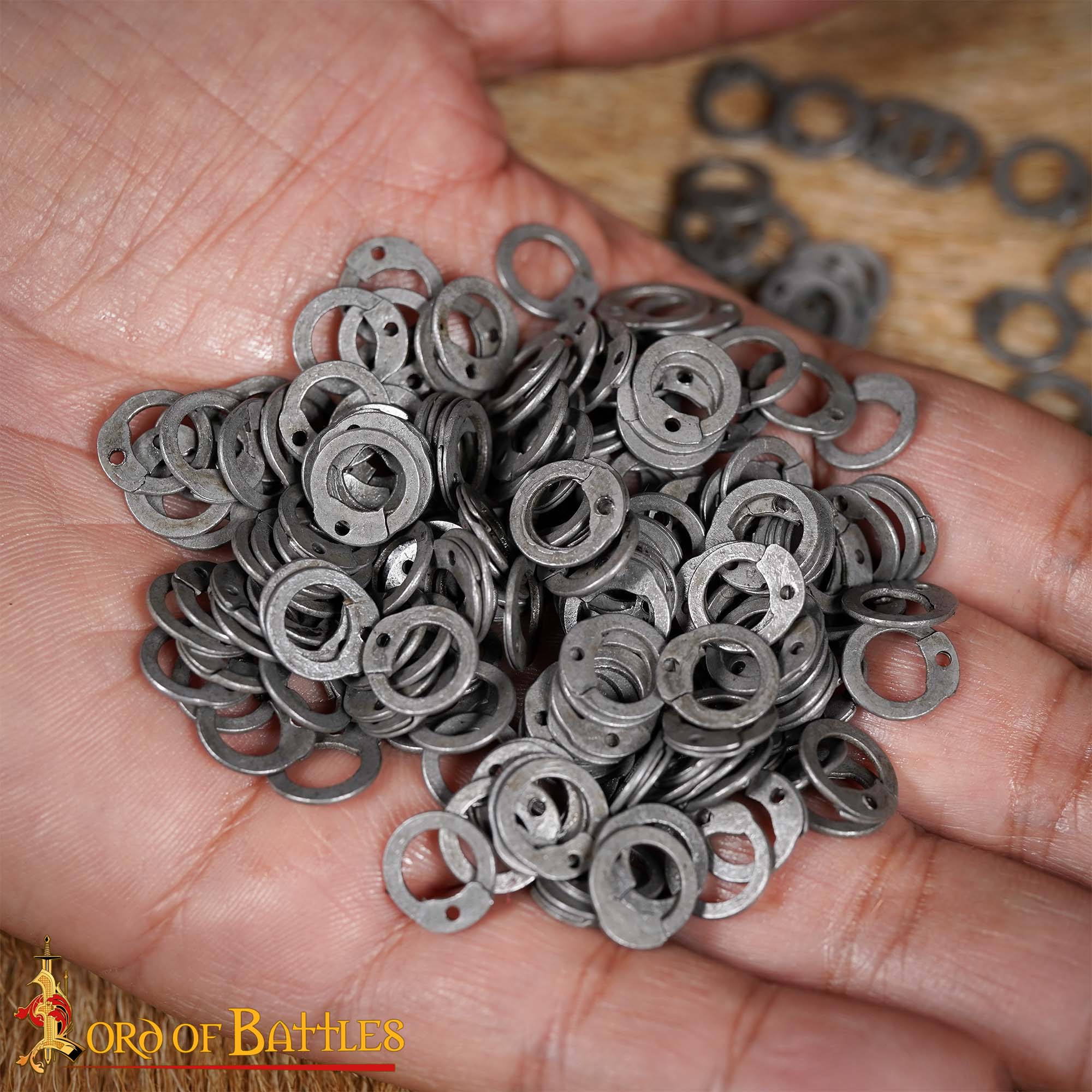 Imagen única de: Anillas Planas de Acero - Anillas Planas con Remaches en Forma de Cúpula de 6 Mm - Calibre 18, Acabado Natural - 1kgs - Ideal para Bricolaje y Reparaciones de Cota de Malla