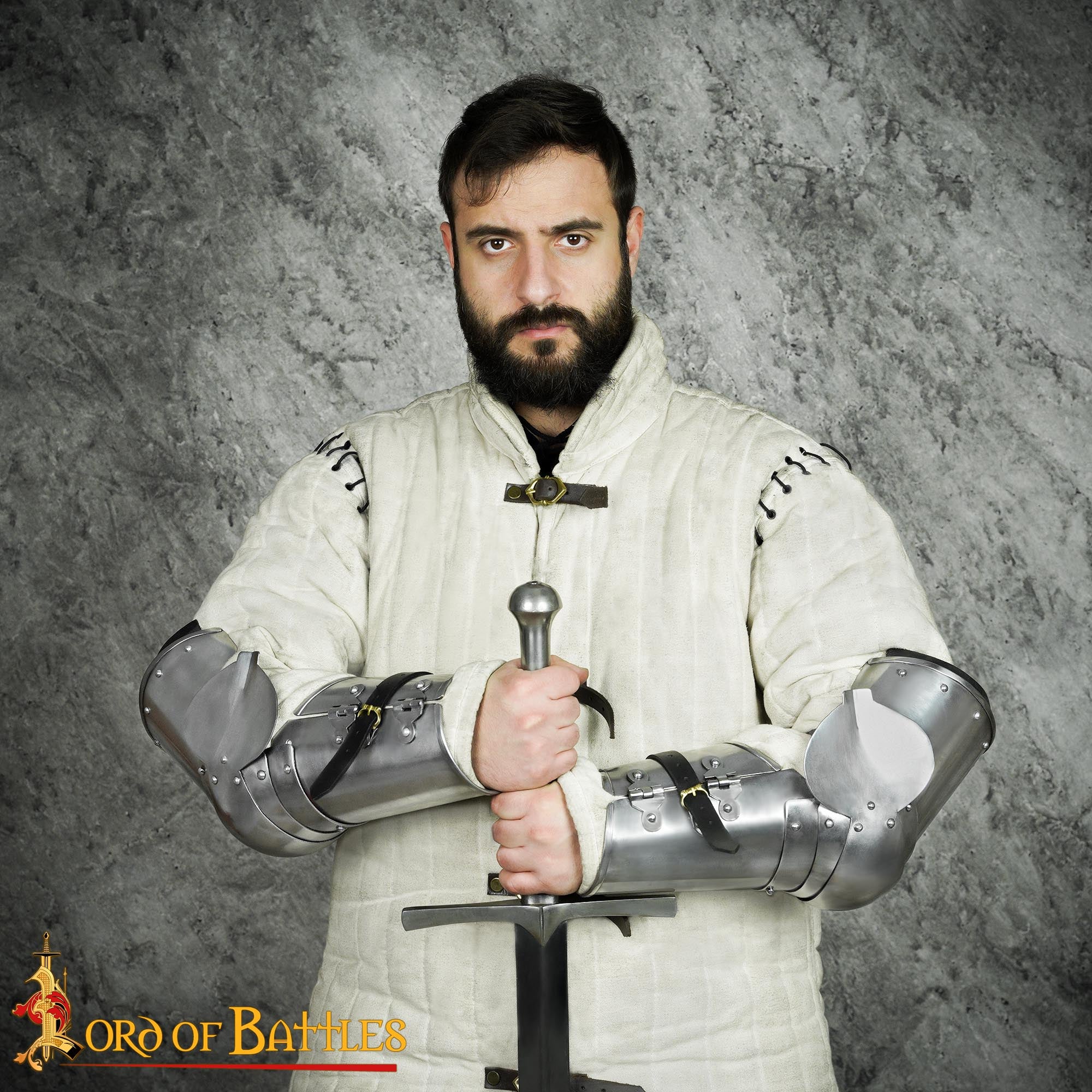 Imagen única de: Vambraces de Acero Pulido del Siglo Xiv con Coderas Articuladas