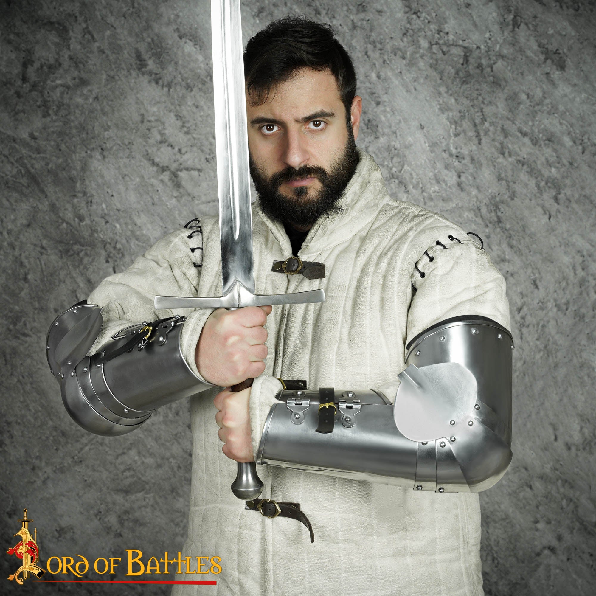 Imagen única de: Vambraces de Acero Pulido del Siglo Xiv con Coderas Articuladas