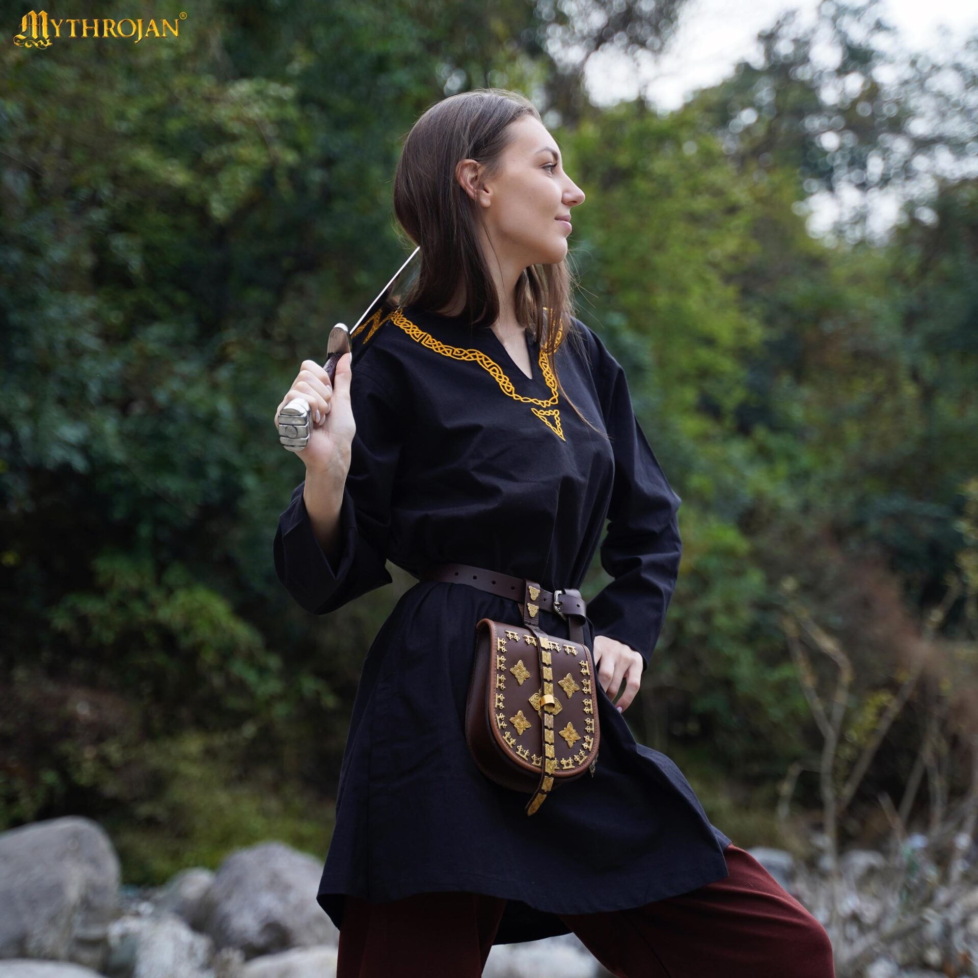 Túnica Vikinga Medieval de Algodón con Cuello Bordado