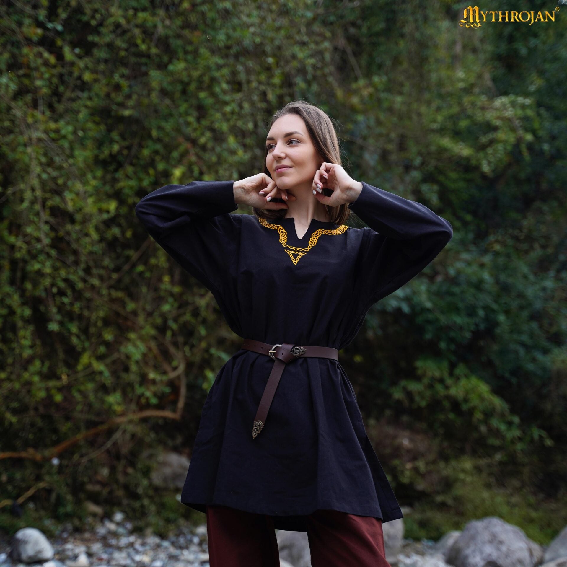 Túnica Vikinga Medieval de Algodón con Cuello Bordado