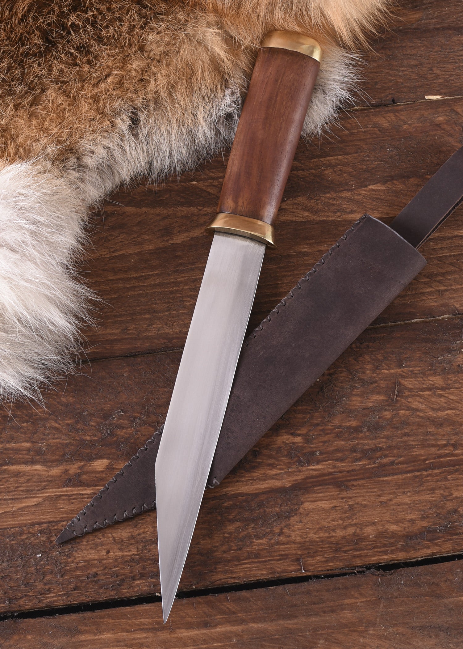Imagen única de: Sax (Seax) Corto Fabricado En Acero Al Carbono Con Funda De Cuero Marrón.