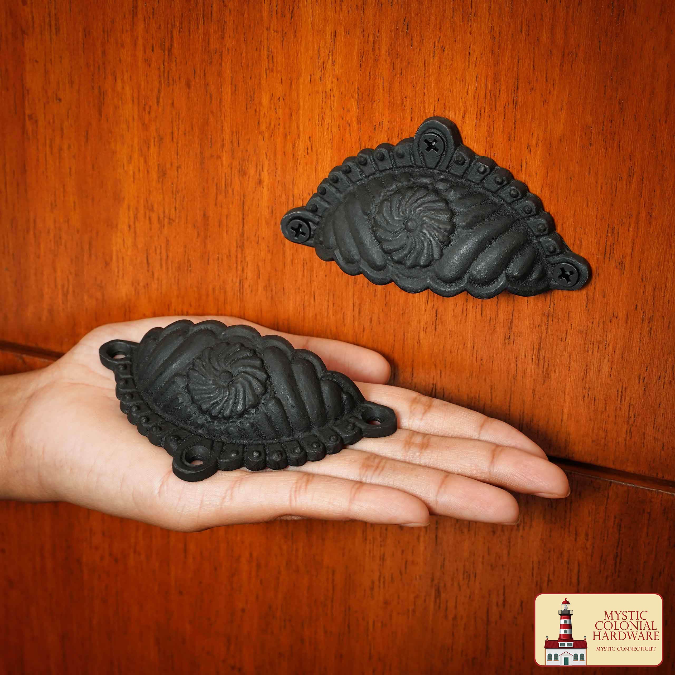 Imagen única de: Tiradores Rústicos de Hierro Fundido para Cajones Tiradores para Armarios: Ideal para Ambientes Victorianos, Coloniales, Retro, Steampunk, Góticos, Barrocos y Medievales, (9.6x5.4) Cm