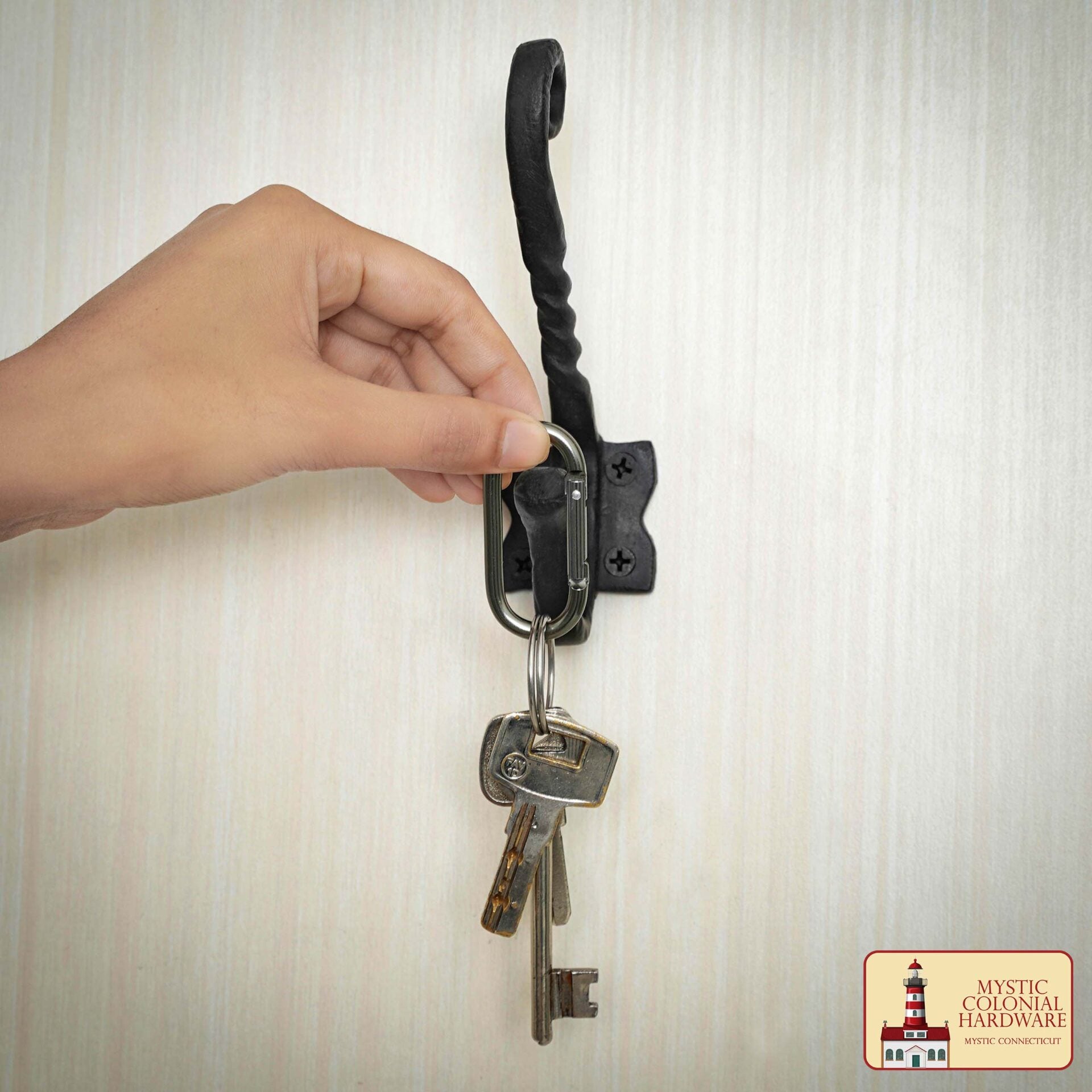 Imagen única de: Ganchos de Pared Rústicos de Hierro Forjado a Mano: Ideal para Ambientes Victorianos, Coloniales, Retro, Steampunk, Góticos y Barrocos (11x12) Cm