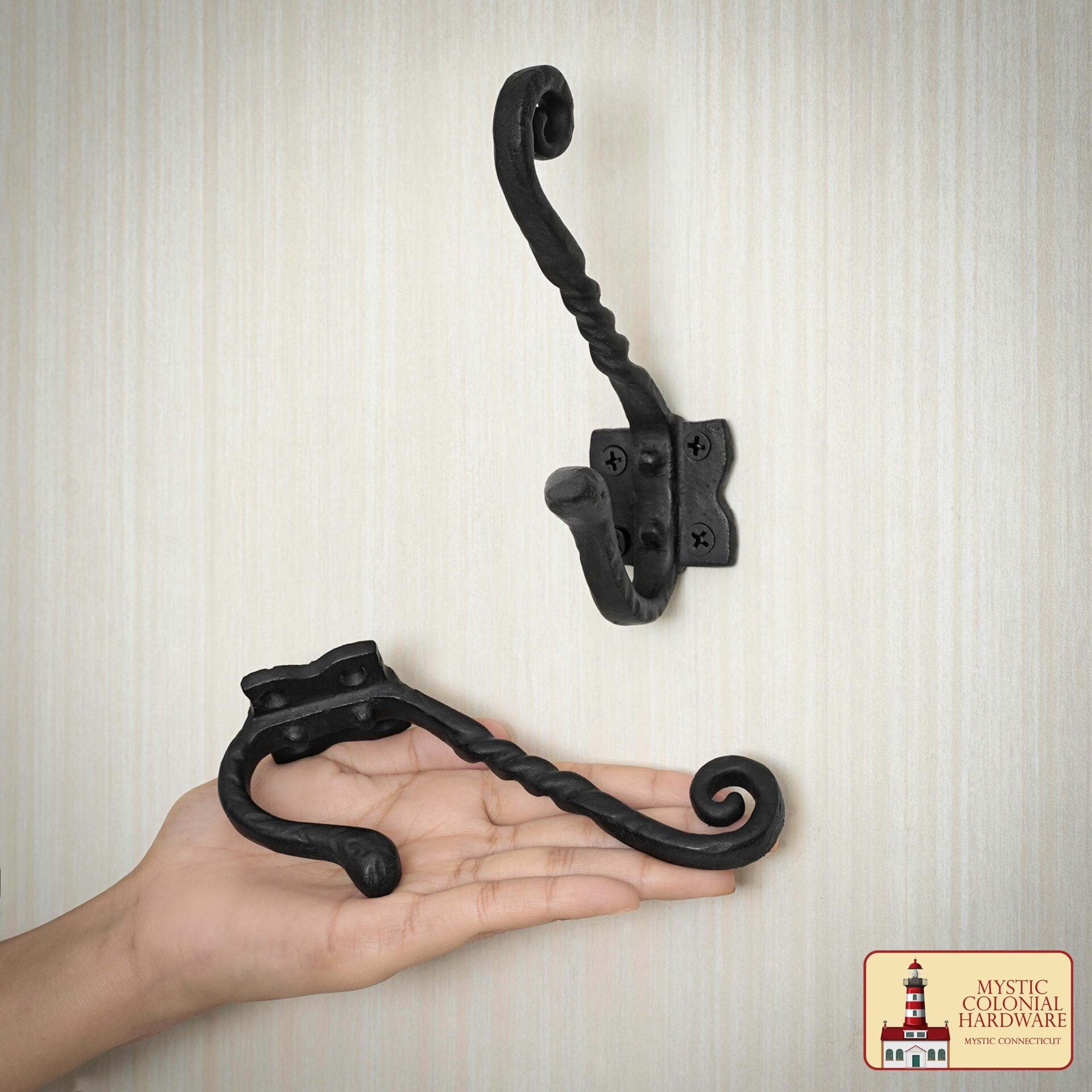 Imagen única de: Ganchos de Pared Rústicos de Hierro Forjado a Mano: Ideal para Ambientes Victorianos, Coloniales, Retro, Steampunk, Góticos y Barrocos (11x12) Cm