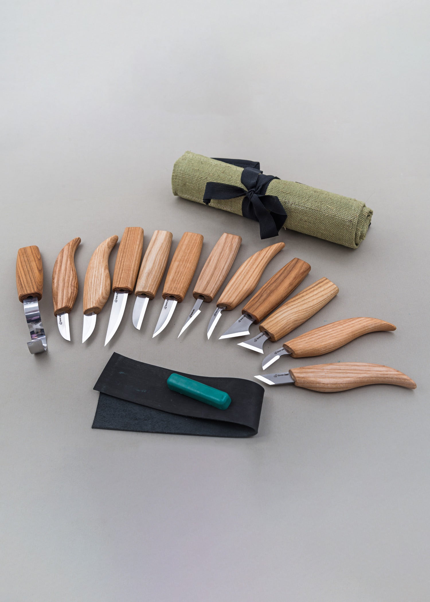 Imagen única de: Set Para Tallar Madera Con 12 Cuchillos En Rollo De Herramientas + Accesorios, Beavercraft