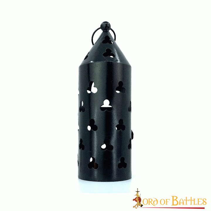 Imagen única de: Farol Medieval de Hierro para Velas con Recortes de Trébol y Asa Anular