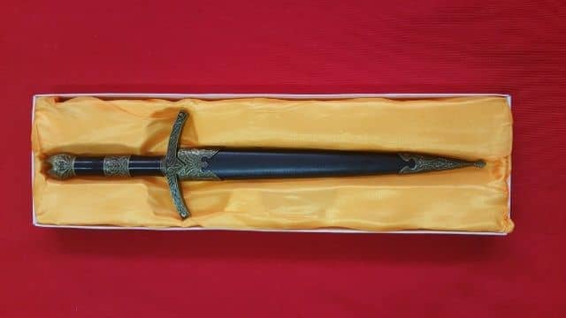 Imagen de Daga Espada Rey Brujo Señor De Los Anillos S0145 parte de nuestra colección en Tienda Medieval, sitio oficial.