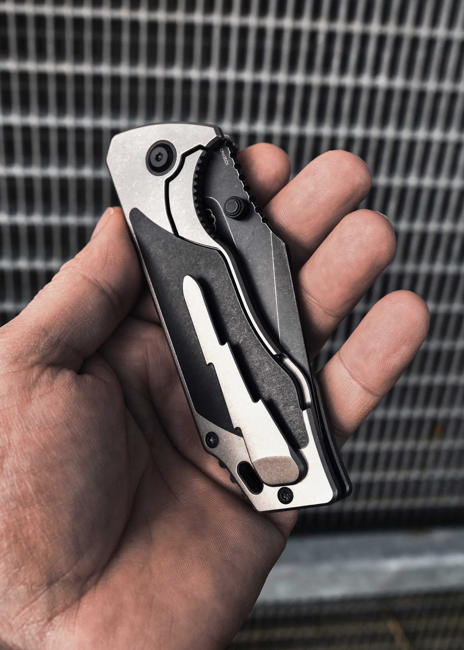 Imagen única de: J-cape V4, Exclusivo, Esmoquin Inverso, Pulgar