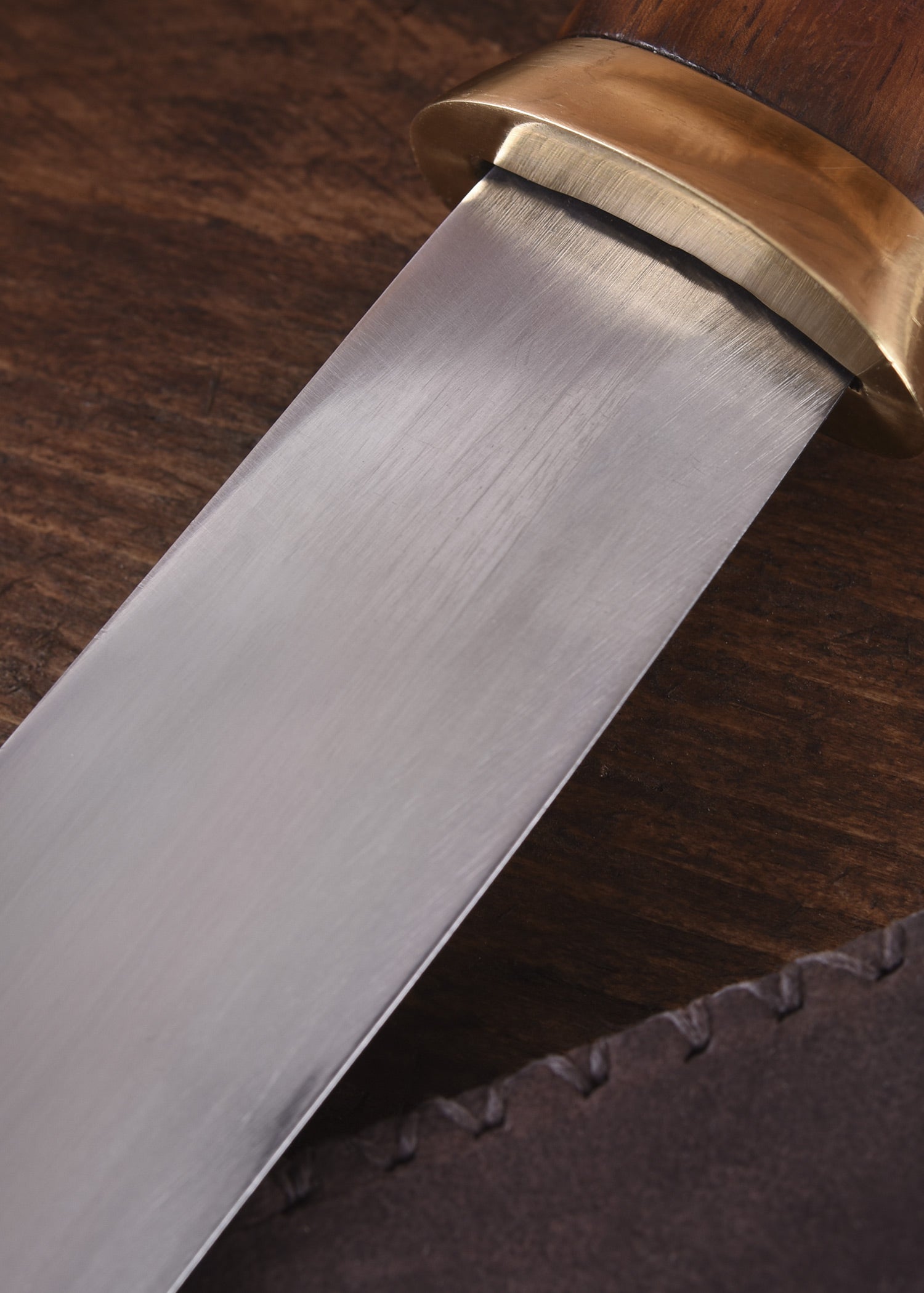 Imagen única de: Sax (Seax) Corto Fabricado En Acero Al Carbono Con Funda De Cuero Marrón.