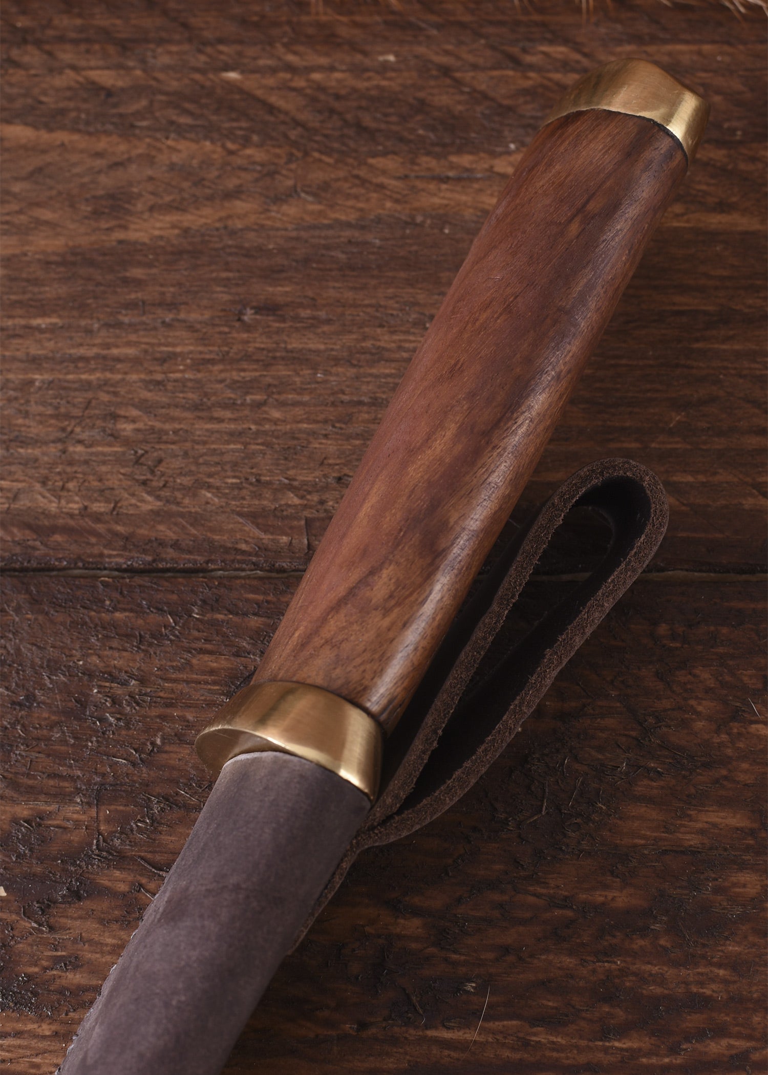 Imagen única de: Sax (Seax) Corto Fabricado En Acero Al Carbono Con Funda De Cuero Marrón.