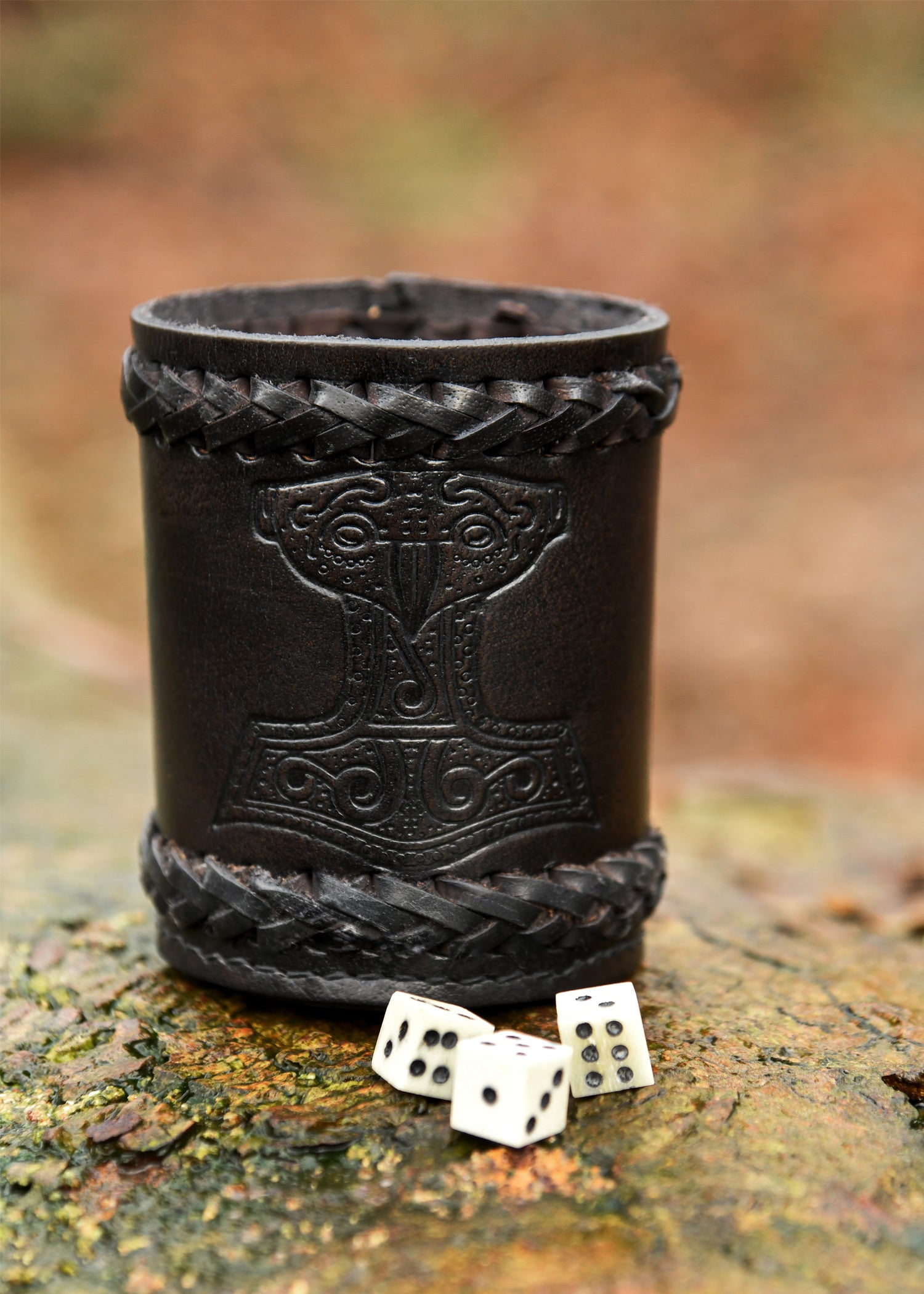 Imagen única de: Cubilete De Cuero Con Martillo De Thor Grabado, Negro