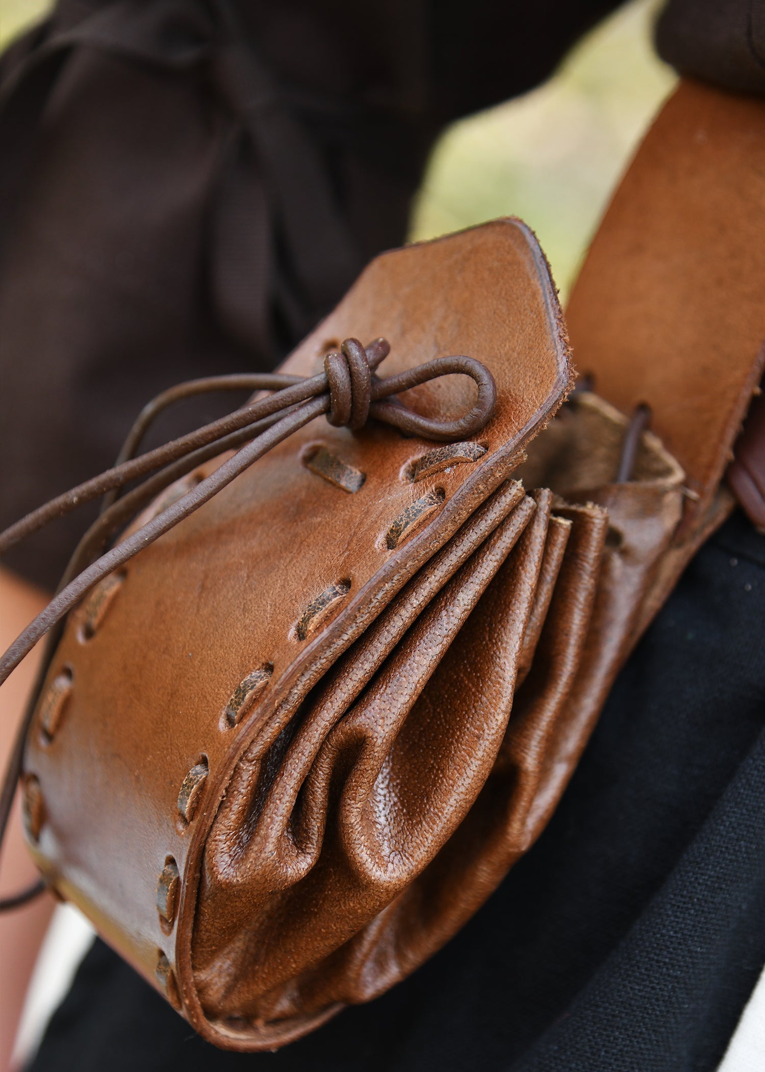 Imagen única de: Bolso Medieval De Cuero Con Trabilla Para Cinturón, Marrón